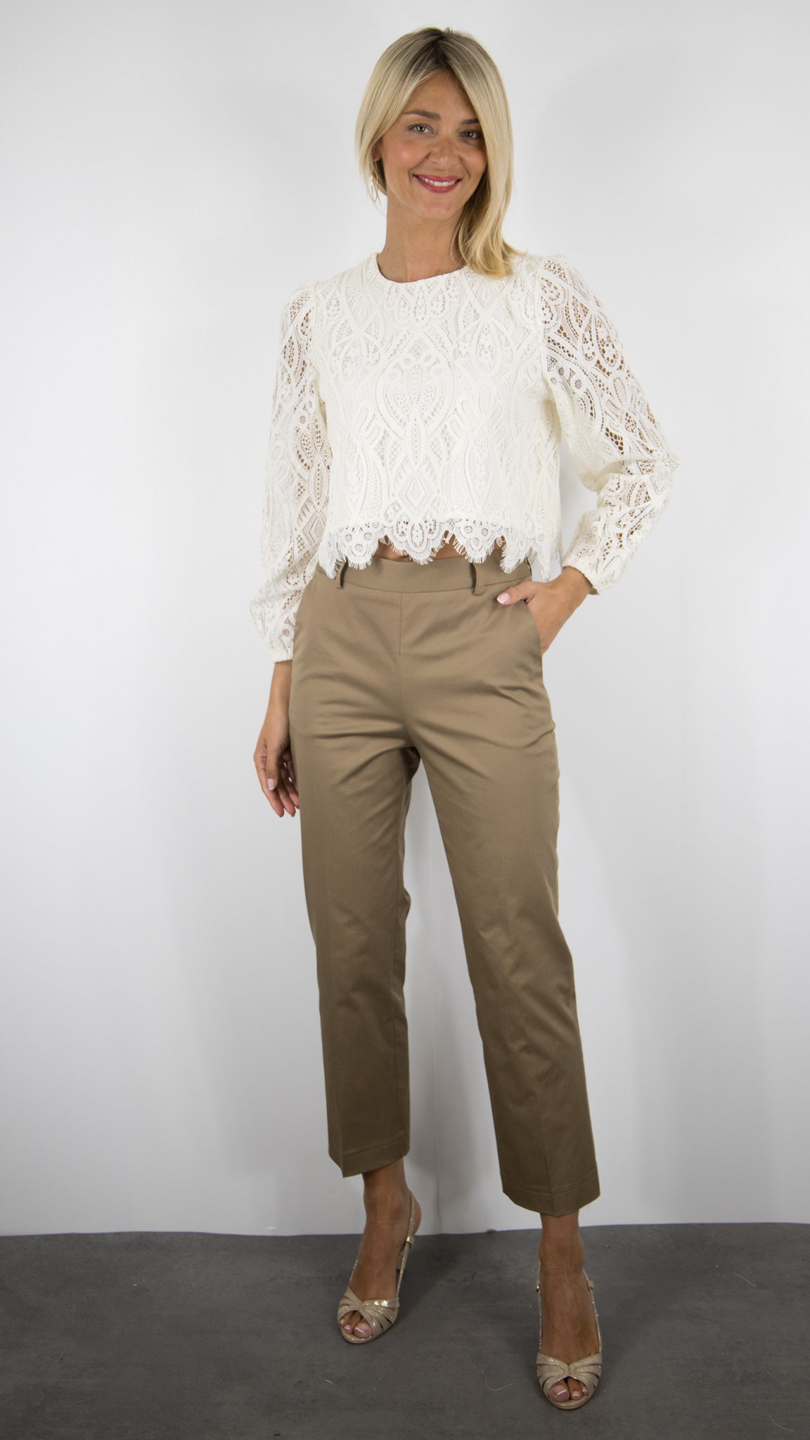 TOP EN DENTELLE COURT ECRU HABILLE POUR FEMME CHOKLATE 81025-1 GARENCE