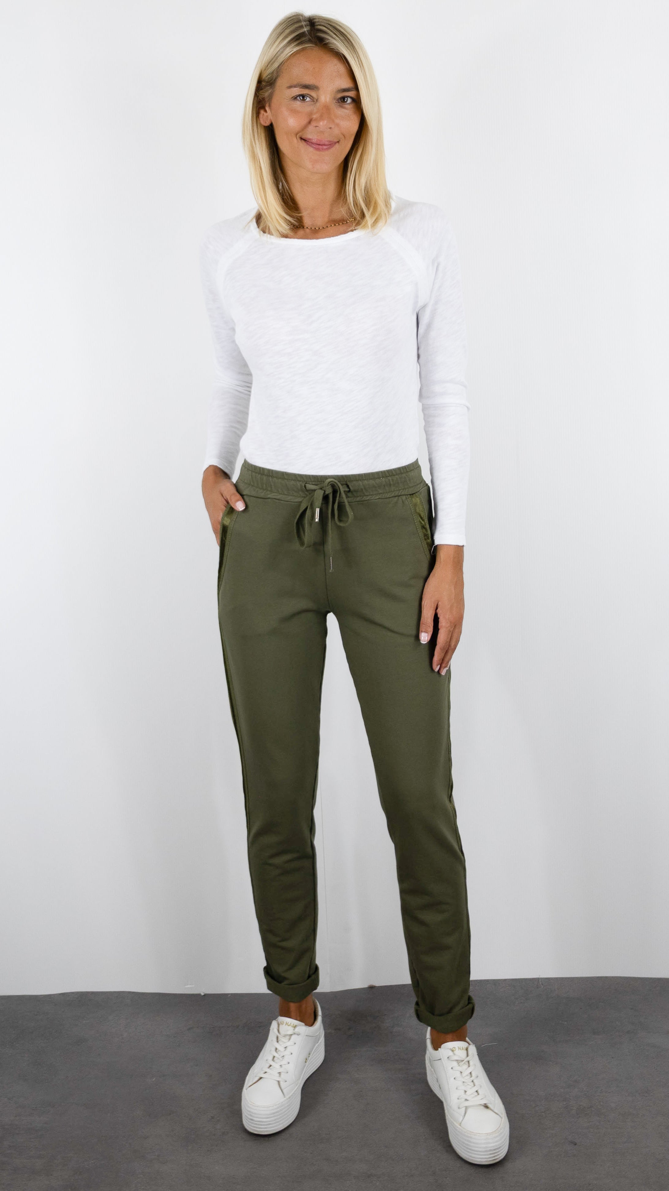 JOGGING TAILLE ELASTIQUES AVCE BANDES SATINEES POUR FEMME STUDIO PARISIEN 822739#COLOR_KAKI