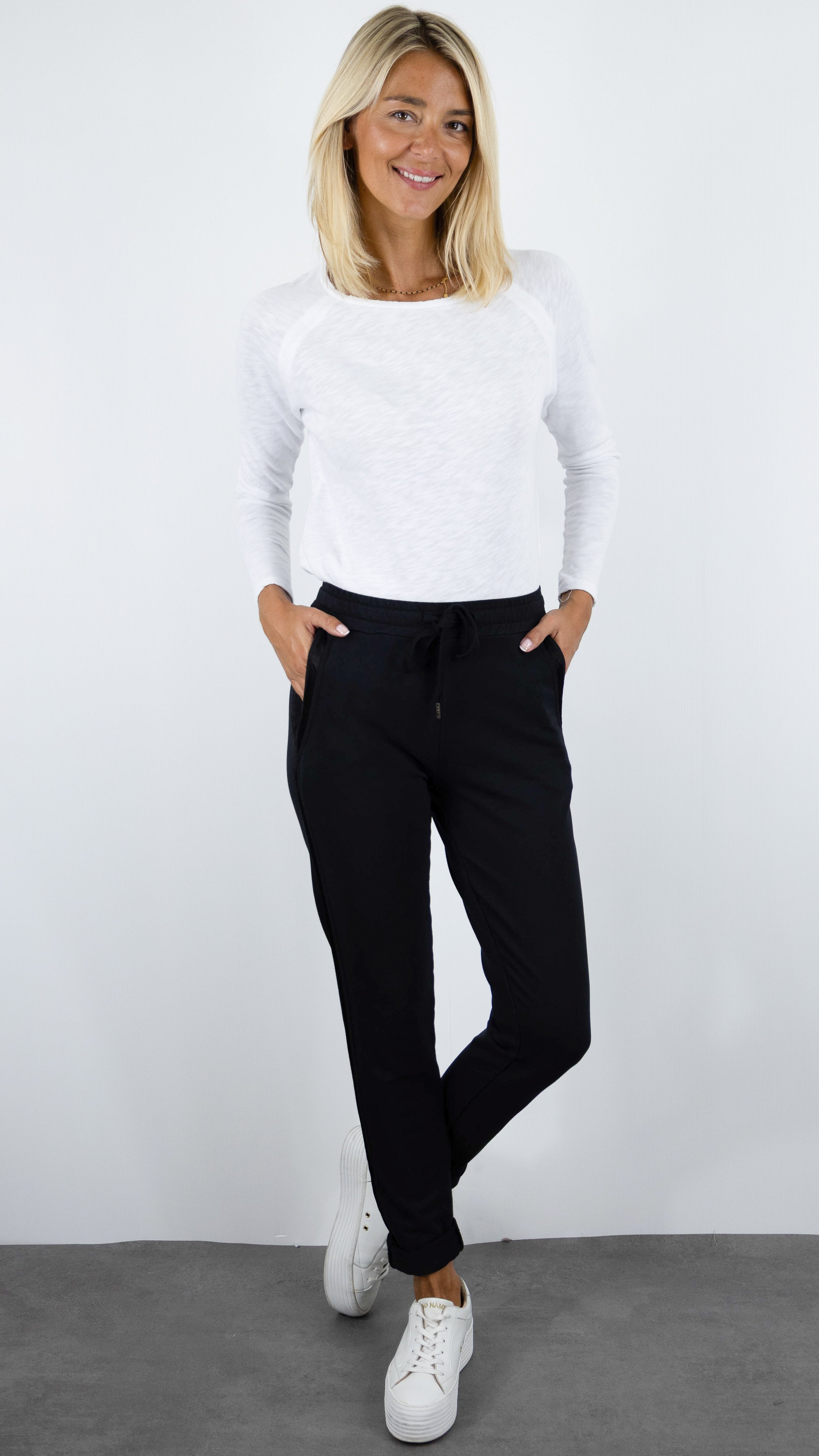 JOGGING TAILLE ELASTIQUES AVCE BANDES SATINEES POUR FEMME STUDIO PARISIEN 822739#COLOR_NOIR