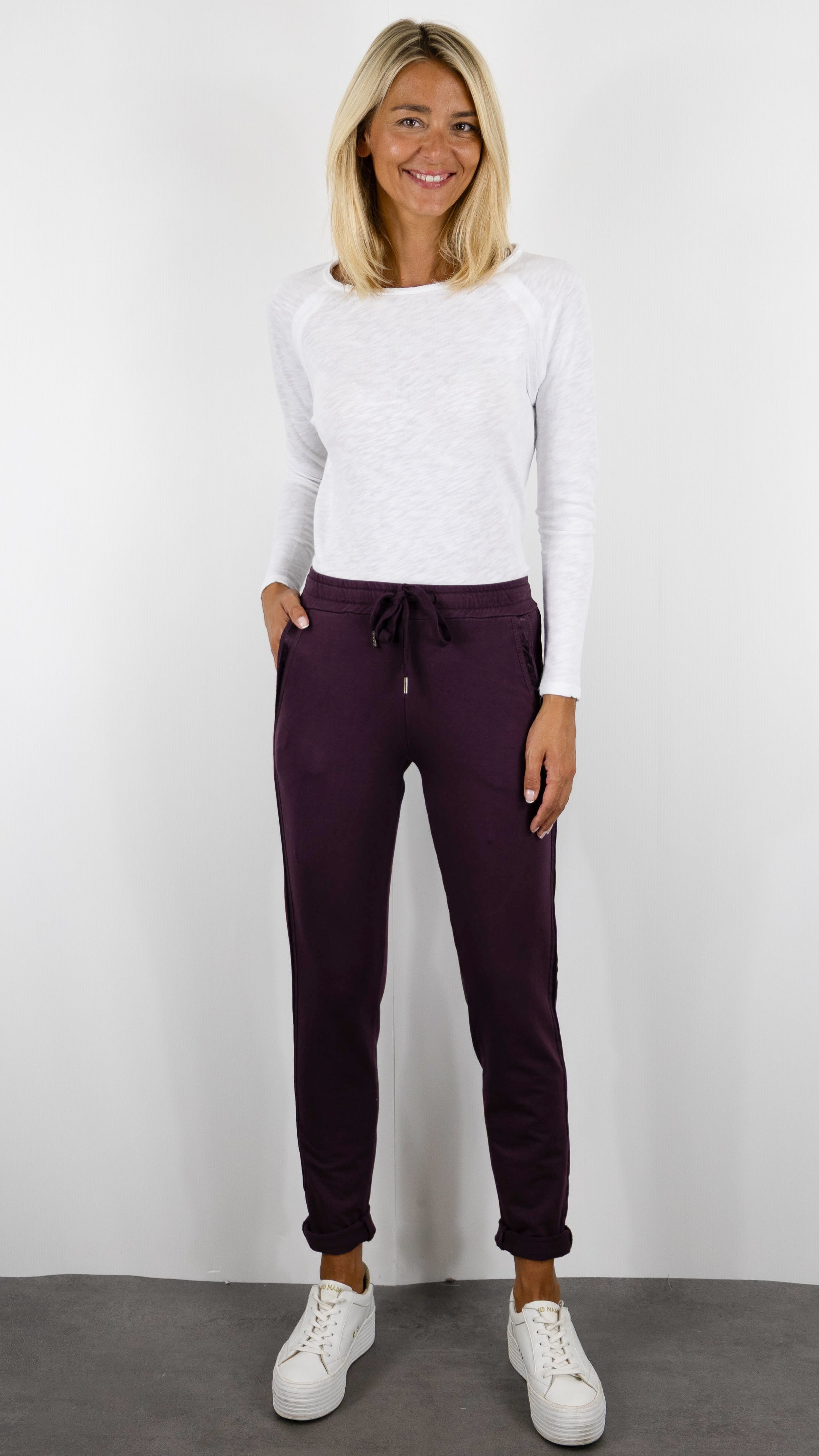 JOGGING TAILLE ELASTIQUES AVCE BANDES SATINEES POUR FEMME STUDIO PARISIEN 822739#COLOR_PRUNE