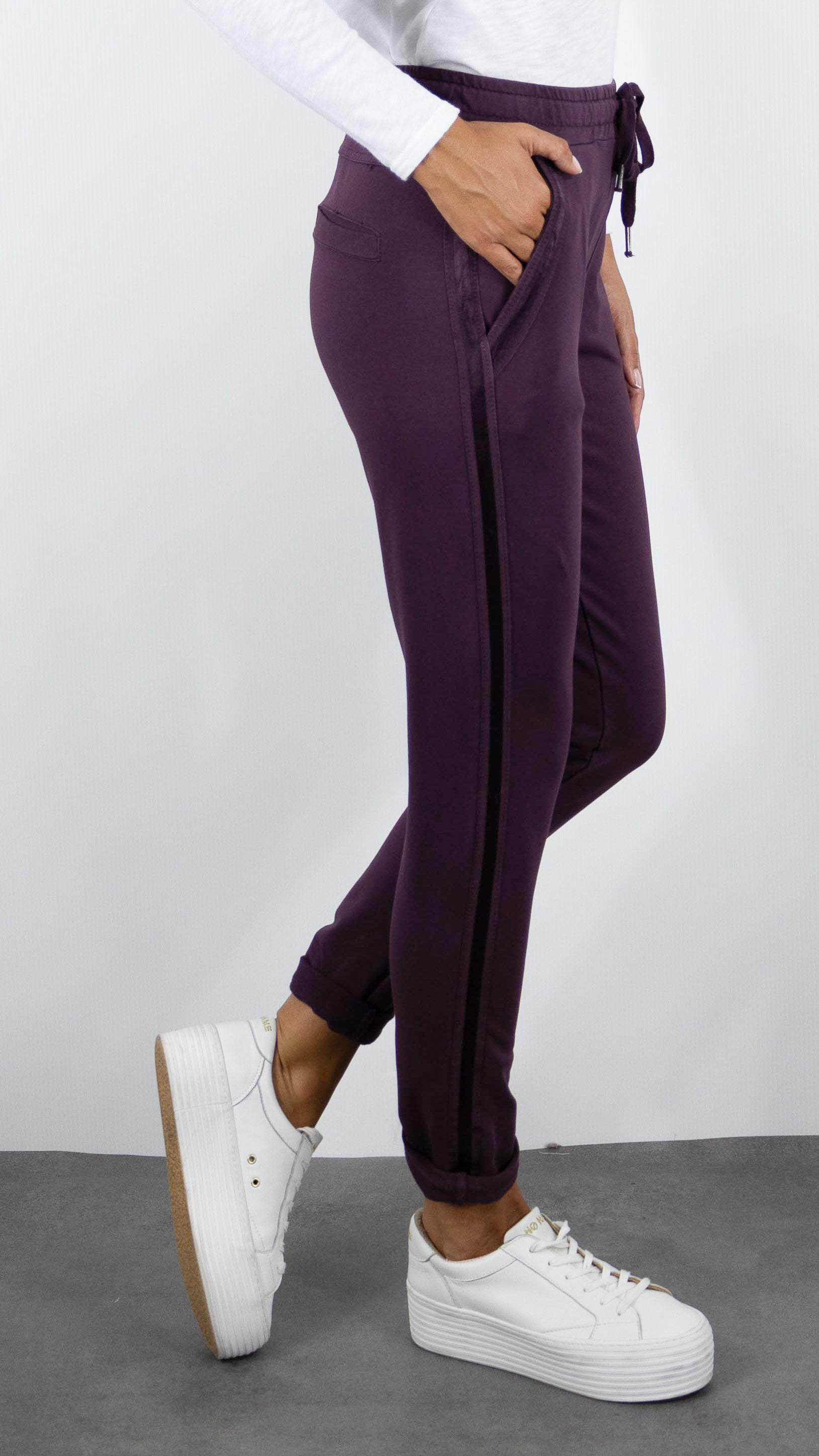 JOGGING TAILLE ELASTIQUES AVCE BANDES SATINEES POUR FEMME STUDIO PARISIEN 822739#COLOR_PRUNE