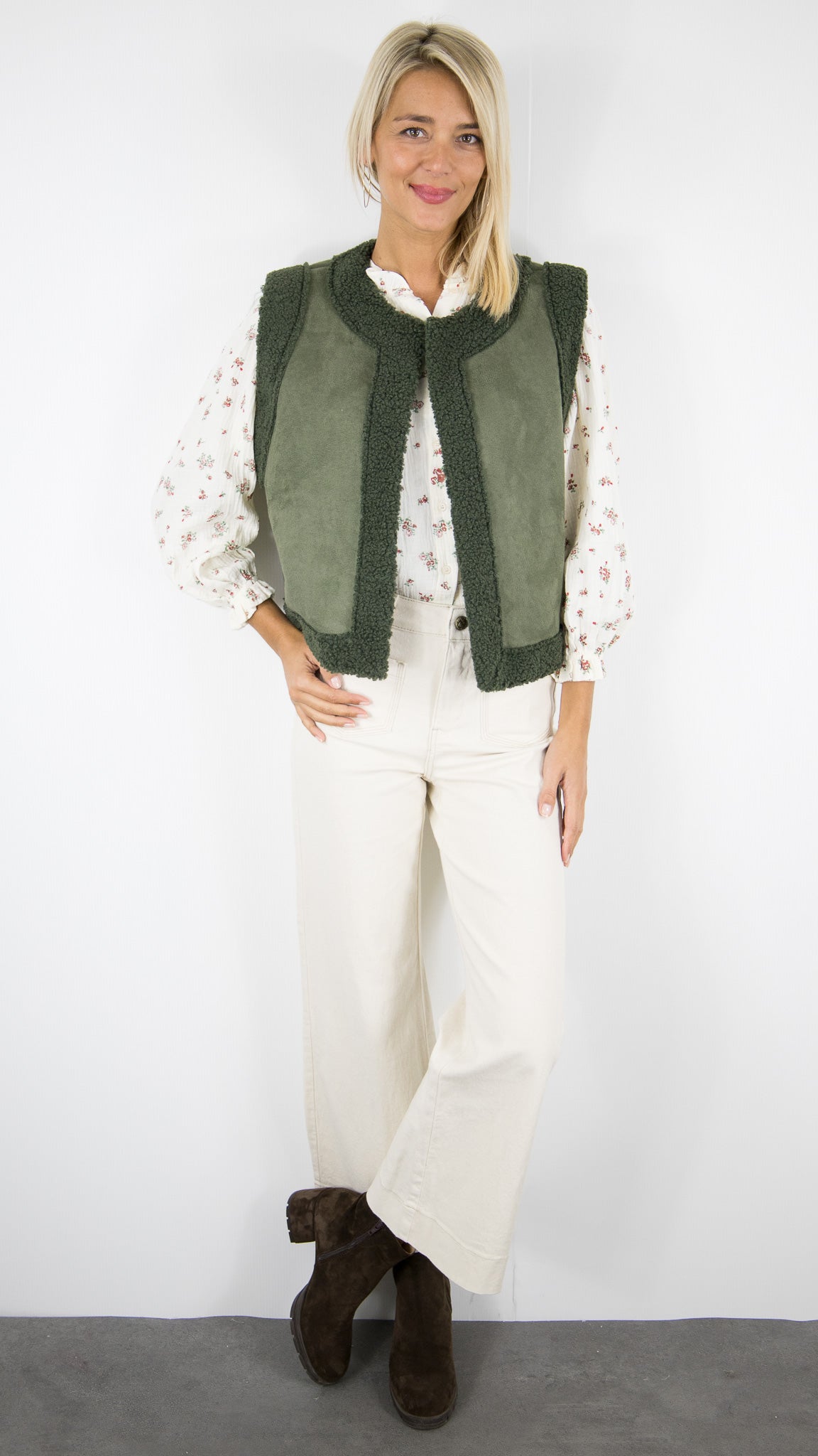 GILET SANS MANCHES KAKI FOURRURE ECOLOGIQUE SUEDINE FEMME ANDROMEDE 87981 