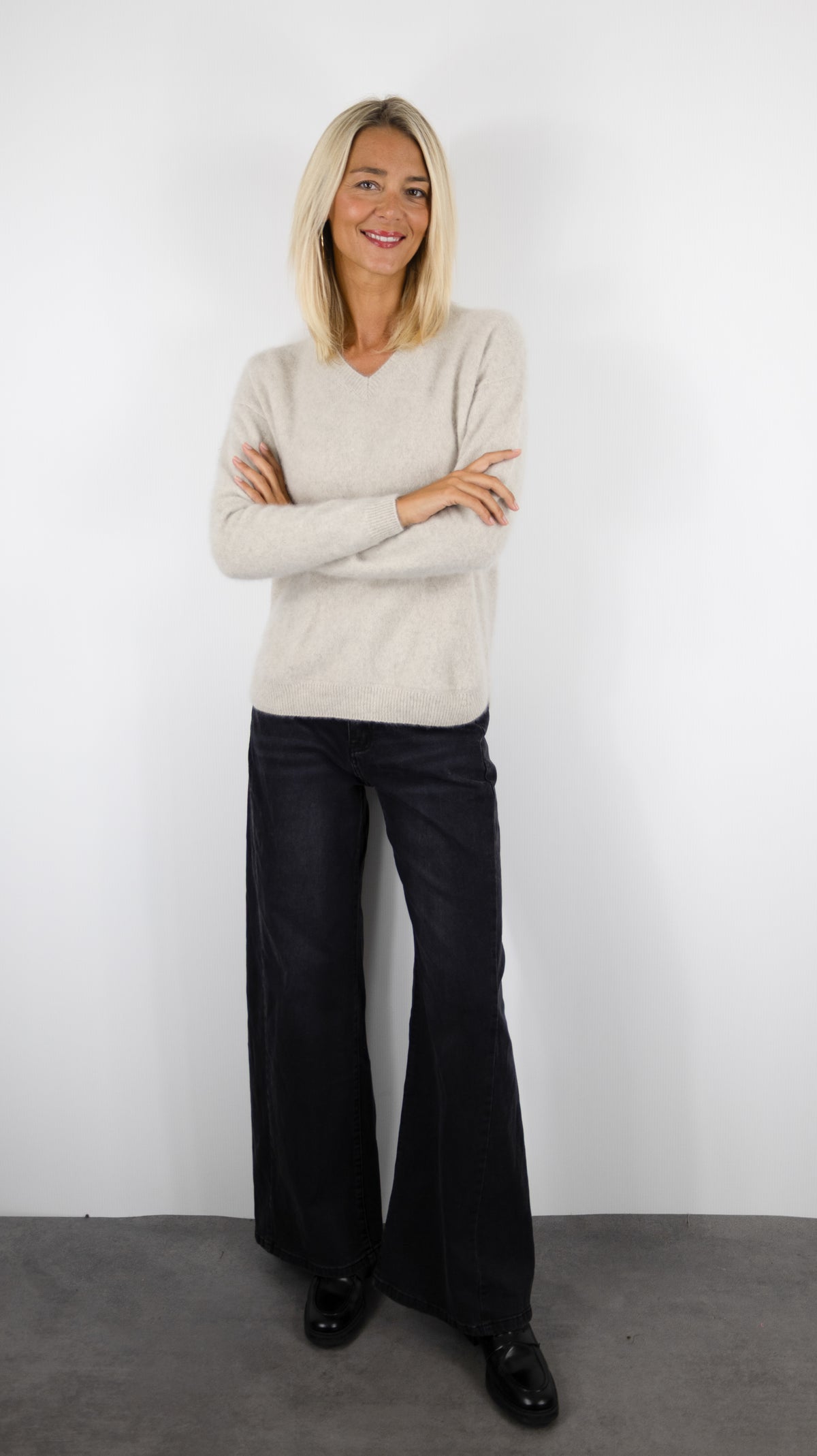 PULL COL V EN RACCOON ET ANGORA POUR FEMME ESTHEME WES2481HR-1#COLOR_1196/CAILLOUX GREIGE