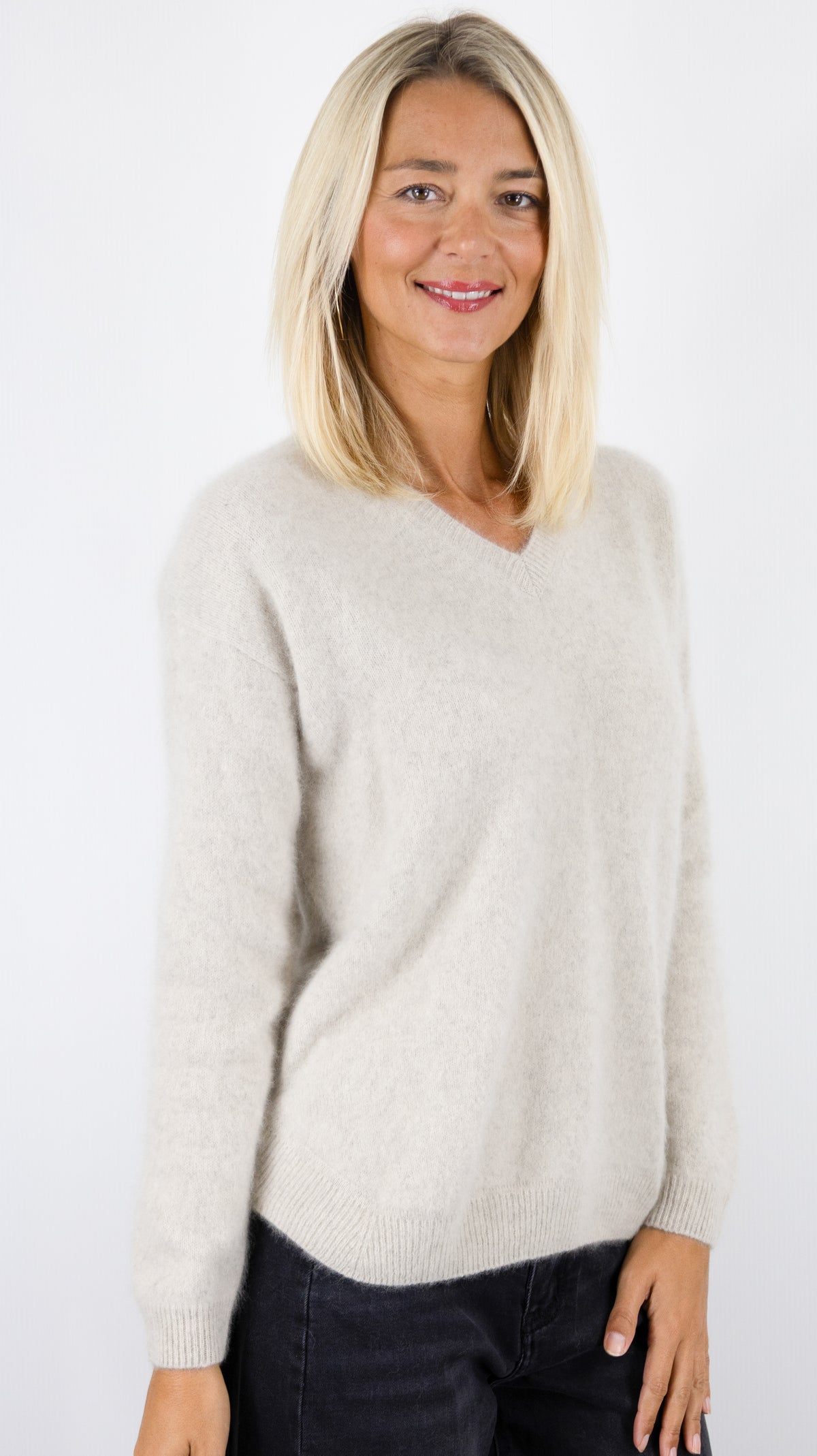 PULL COL V EN RACCOON ET ANGORA POUR FEMME ESTHEME WES2481HR-1#COLOR_1196/CAILLOUX GREIGE