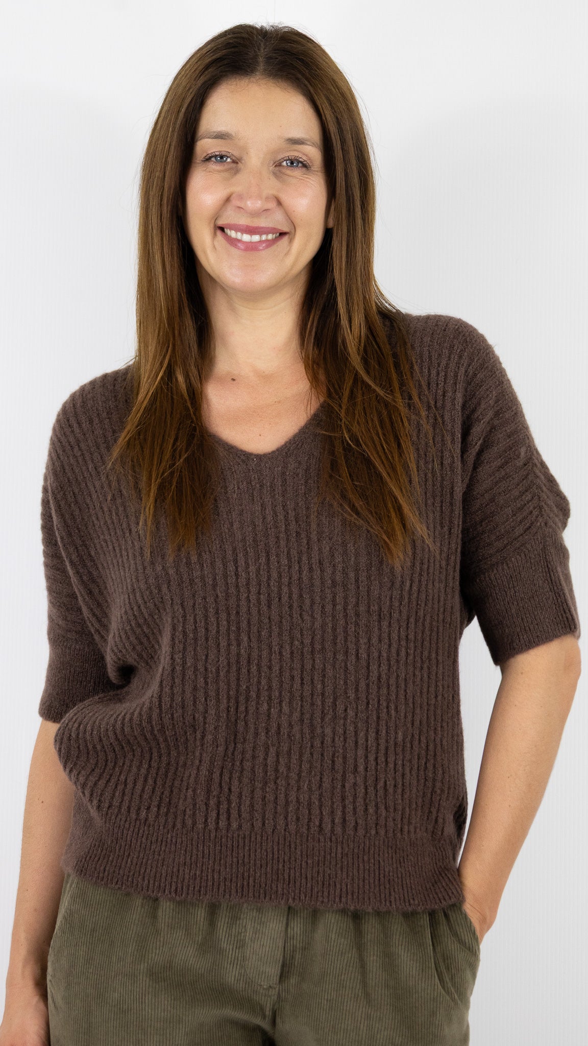 PULL COL V MANCHES COURTES COTELE FEMME STUDIO PARISIEN 9365#COLOR_CHOCO