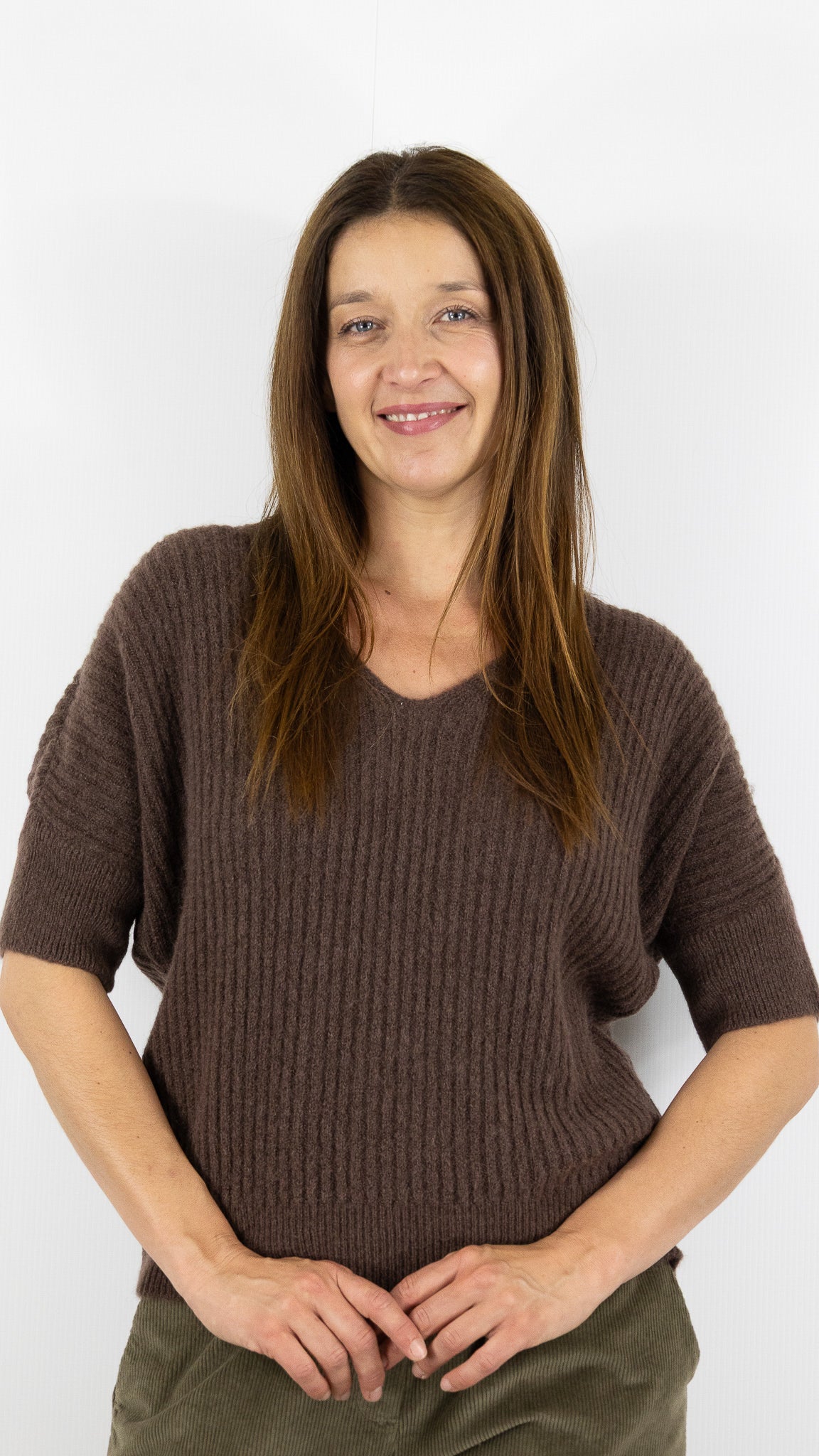 PULL COL V MANCHES COURTES COTELE FEMME STUDIO PARISIEN 9365#COLOR_CHOCO