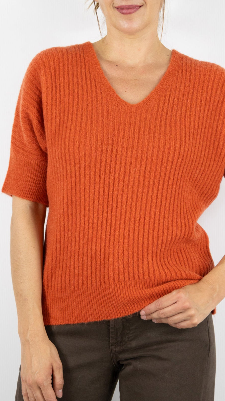 PULL COL V MANCHES COURTES COTELE FEMME STUDIO PARISIEN 9365#COLOR_ROUILLE
