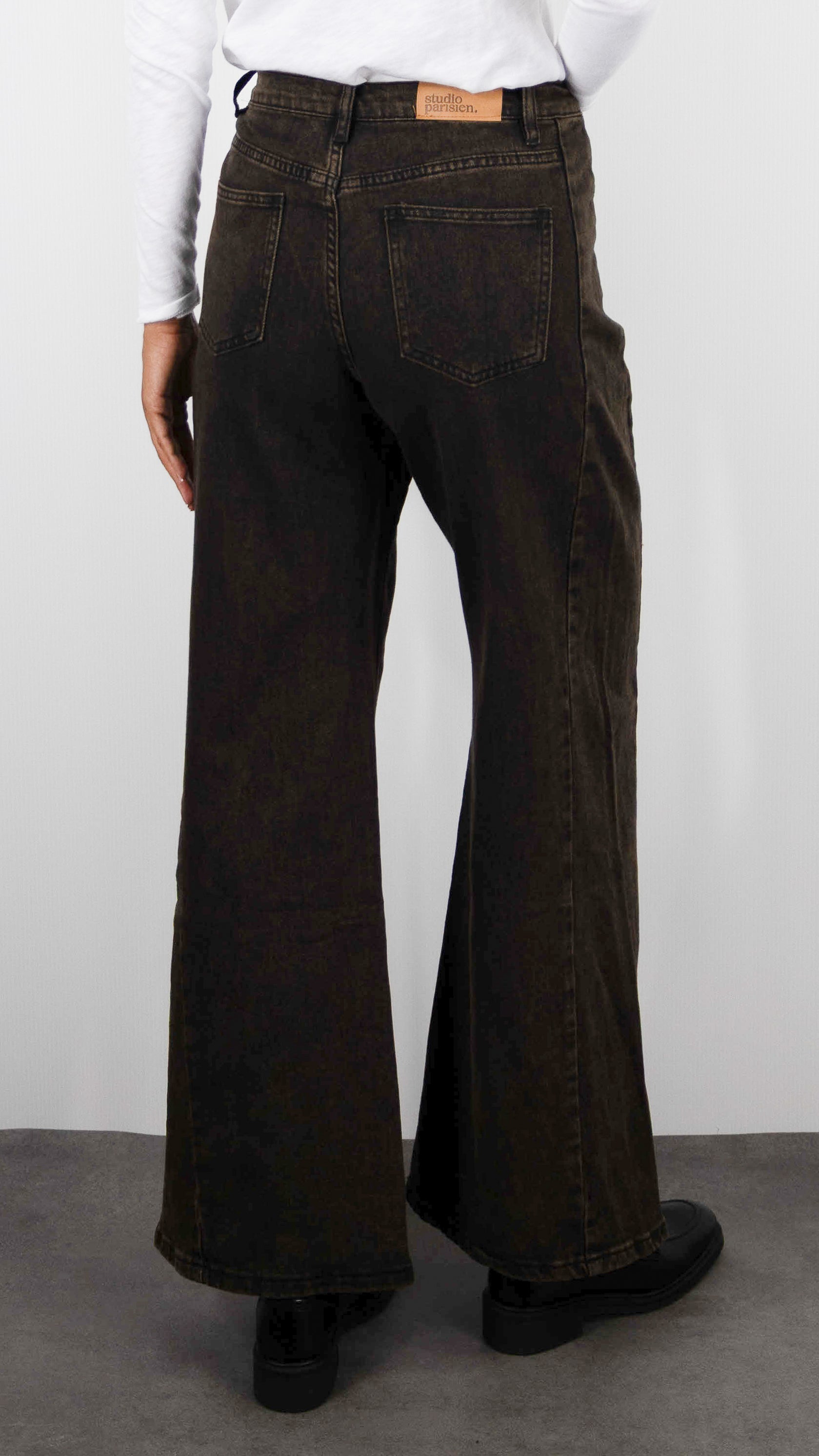 JEANS LARGE EN COTON COUTURES DELAVE MARRON POUR FEMME STUDIO PARISIEN 9388