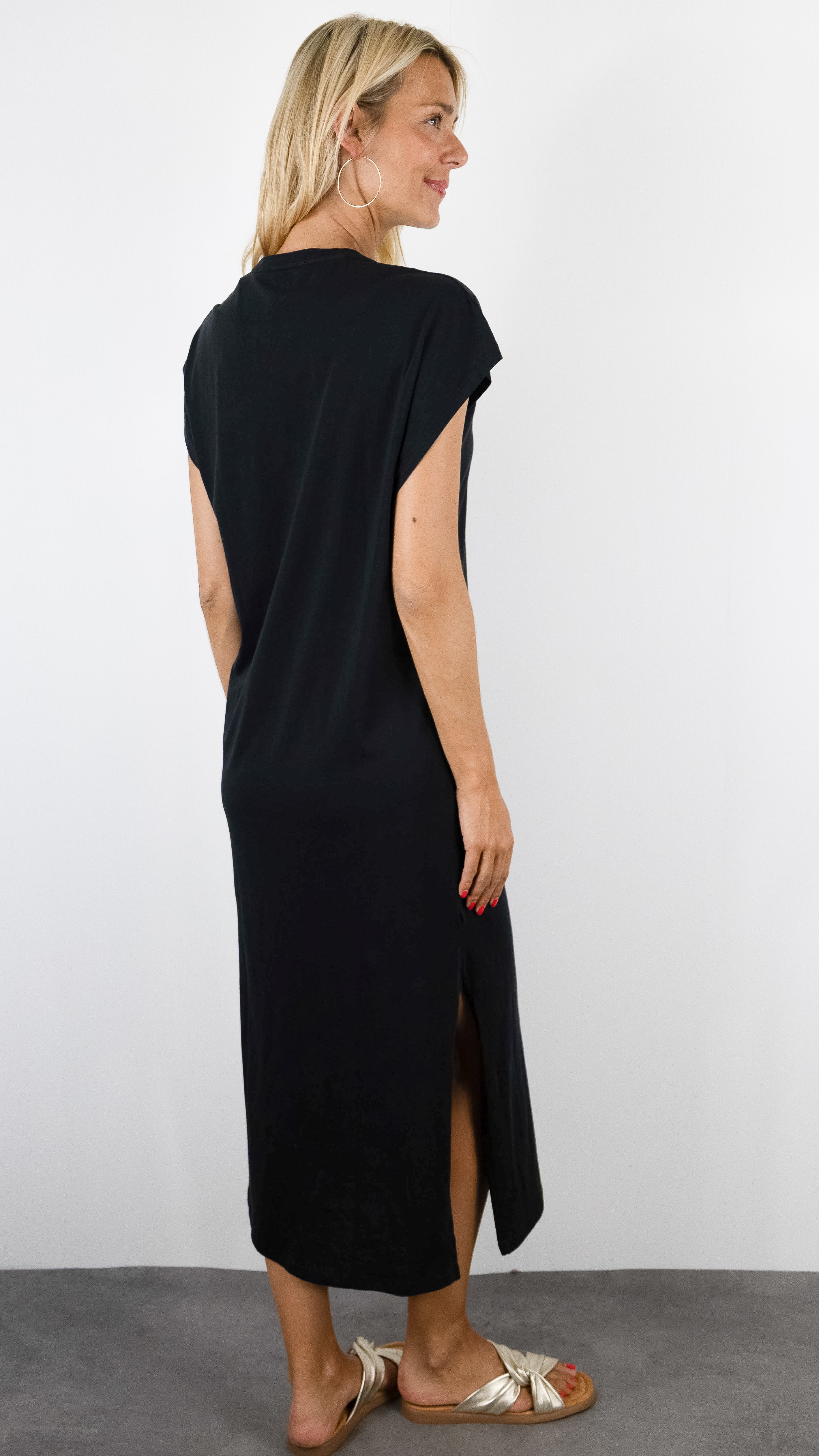 ROBE LONGUE MANCHES COURTES EN COTON PIMA NOIR AGLAE ANONYM 