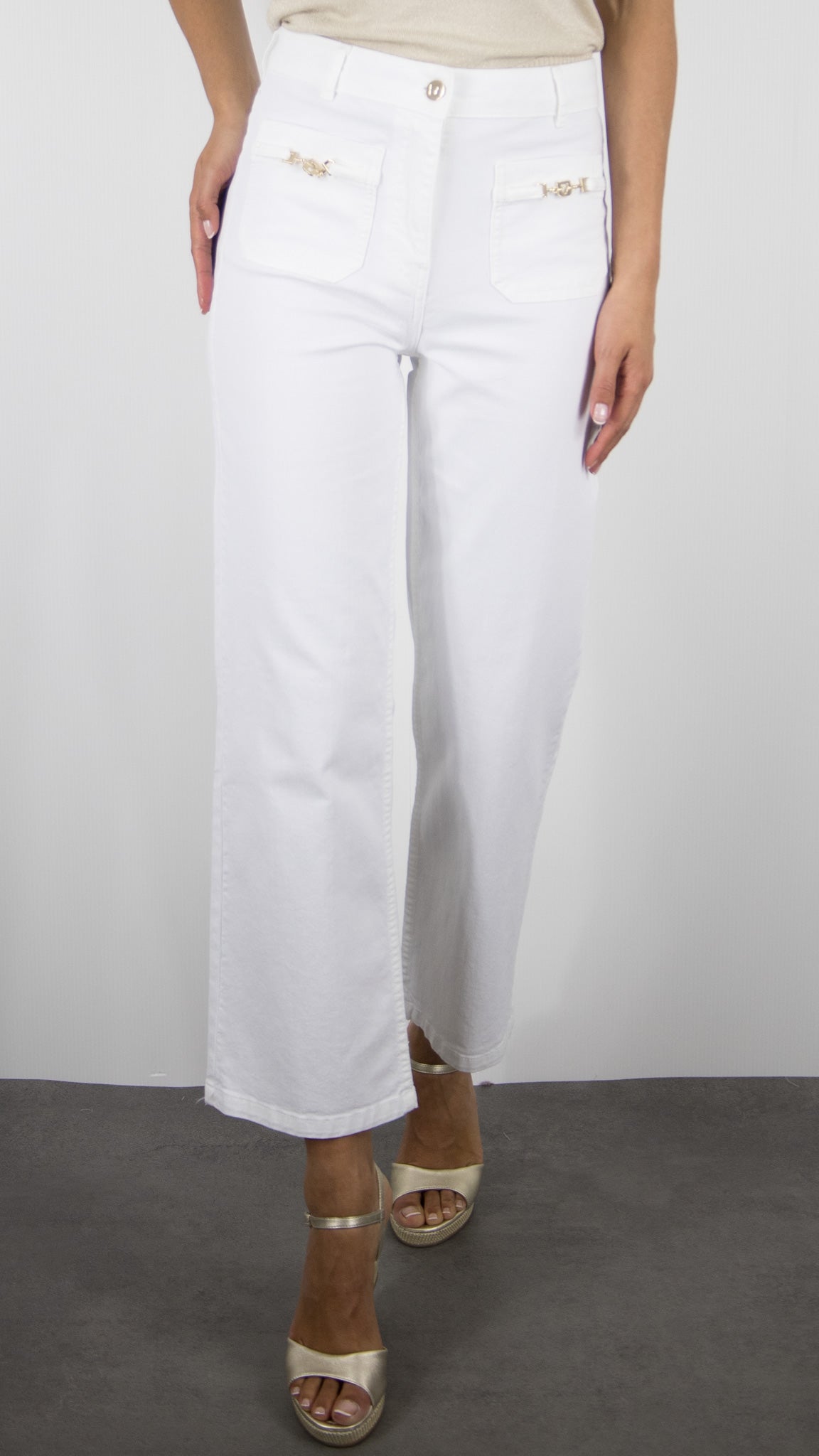 PANTALON BLANC 7/8 AVEC BIJOUX FANTAISIES AUX POCHES POUR FEMME CET ÉTÉ GERARD DAREL ALLIE