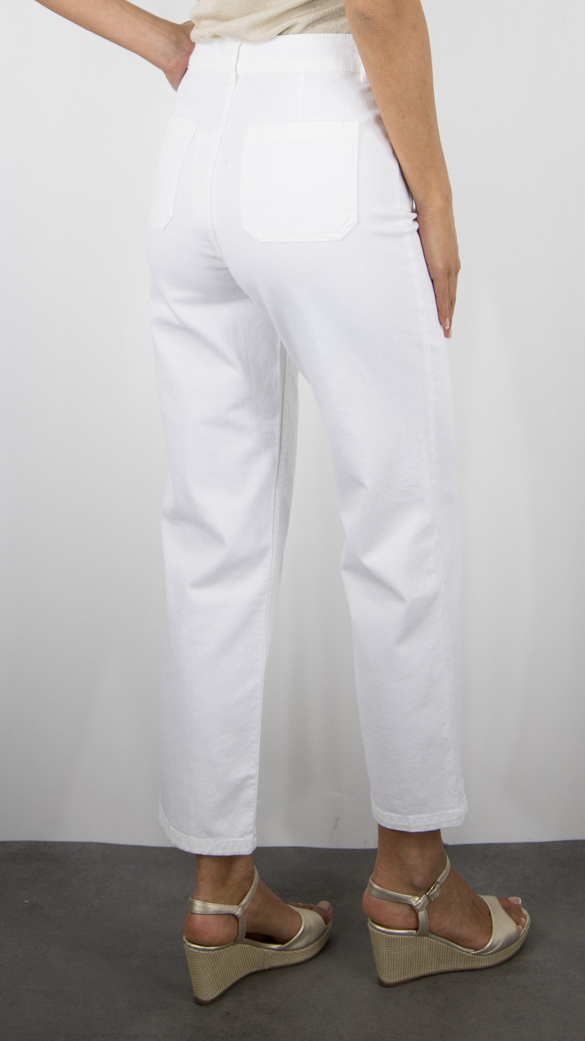 PANTALON BLANC 7/8 AVEC BIJOUX FANTAISIES AUX POCHES POUR FEMME CET ÉTÉ GERARD DAREL ALLIE