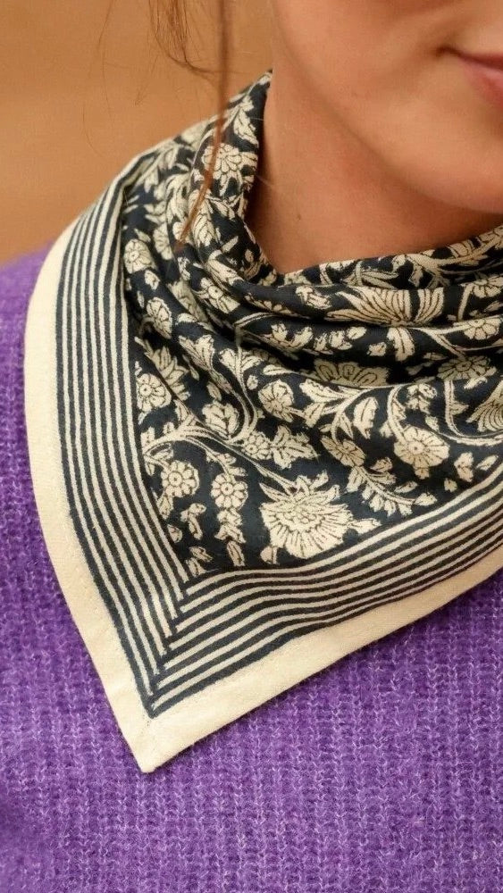 FOULARD IMPRIME FLEURI 100% COTON BELLEMME ANJALI PETIT FORMAT#COLOR_ENCRE