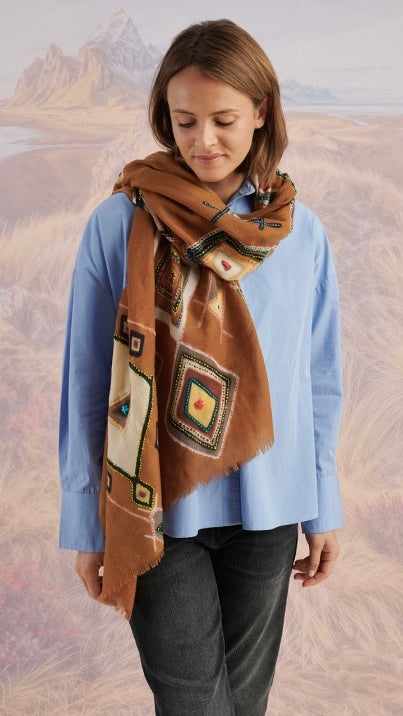 FOULARD BRODE EN LAINE POUR FEMME CAMEL STORI ATIPIC ASPEN 
