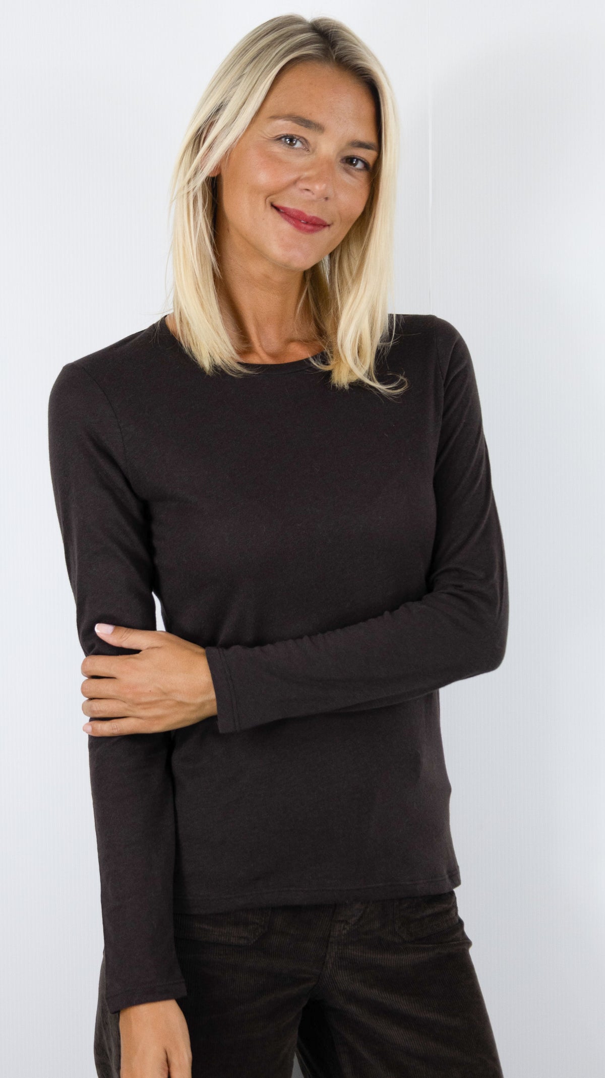 TEE-SHIRT COL ROND EN COTON CACHEMIRE POUR FEMME MAJESTIC FTS008/M005#COLOR_1141/CHOCOLATE