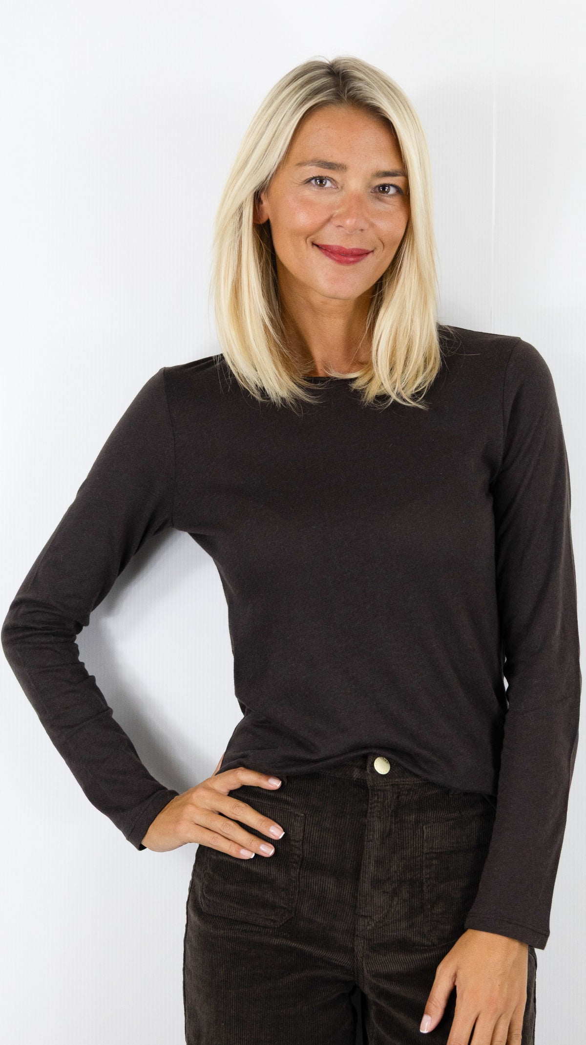 TEE-SHIRT COL ROND EN COTON CACHEMIRE POUR FEMME MAJESTIC FTS008/M005#COLOR_1141/CHOCOLATE