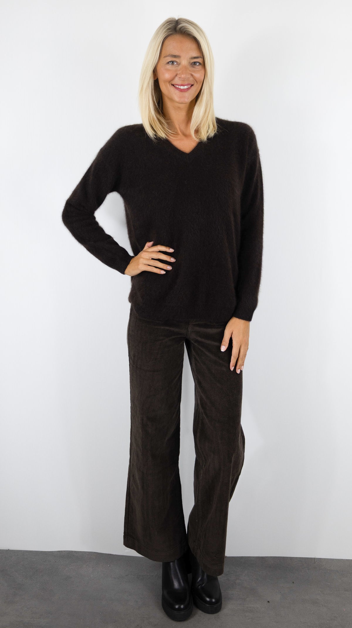 PULL COL V EN RACCOON ET ANGORA POUR FEMME ESTHEME WES2481HR-1#COLOR_1854/AMERICANO CHOCO