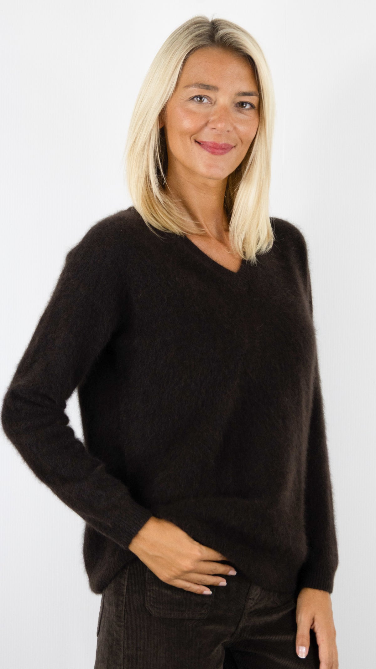 PULL COL V EN RACCOON ET ANGORA POUR FEMME ESTHEME WES2481HR-1#COLOR_1854/AMERICANO CHOCO