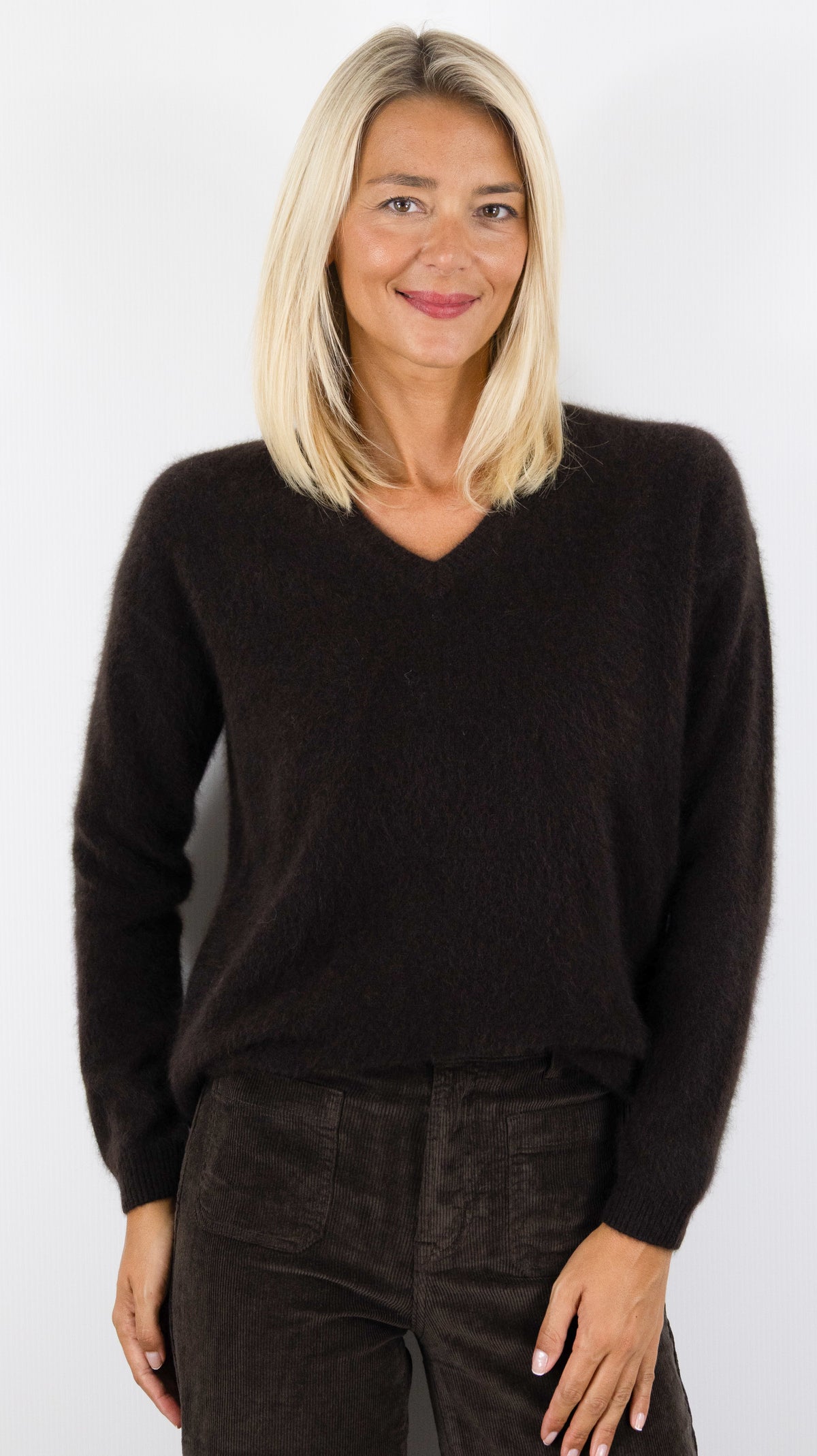 PULL COL V EN RACCOON ET ANGORA POUR FEMME ESTHEME WES2481HR-1#COLOR_1854/AMERICANO CHOCO