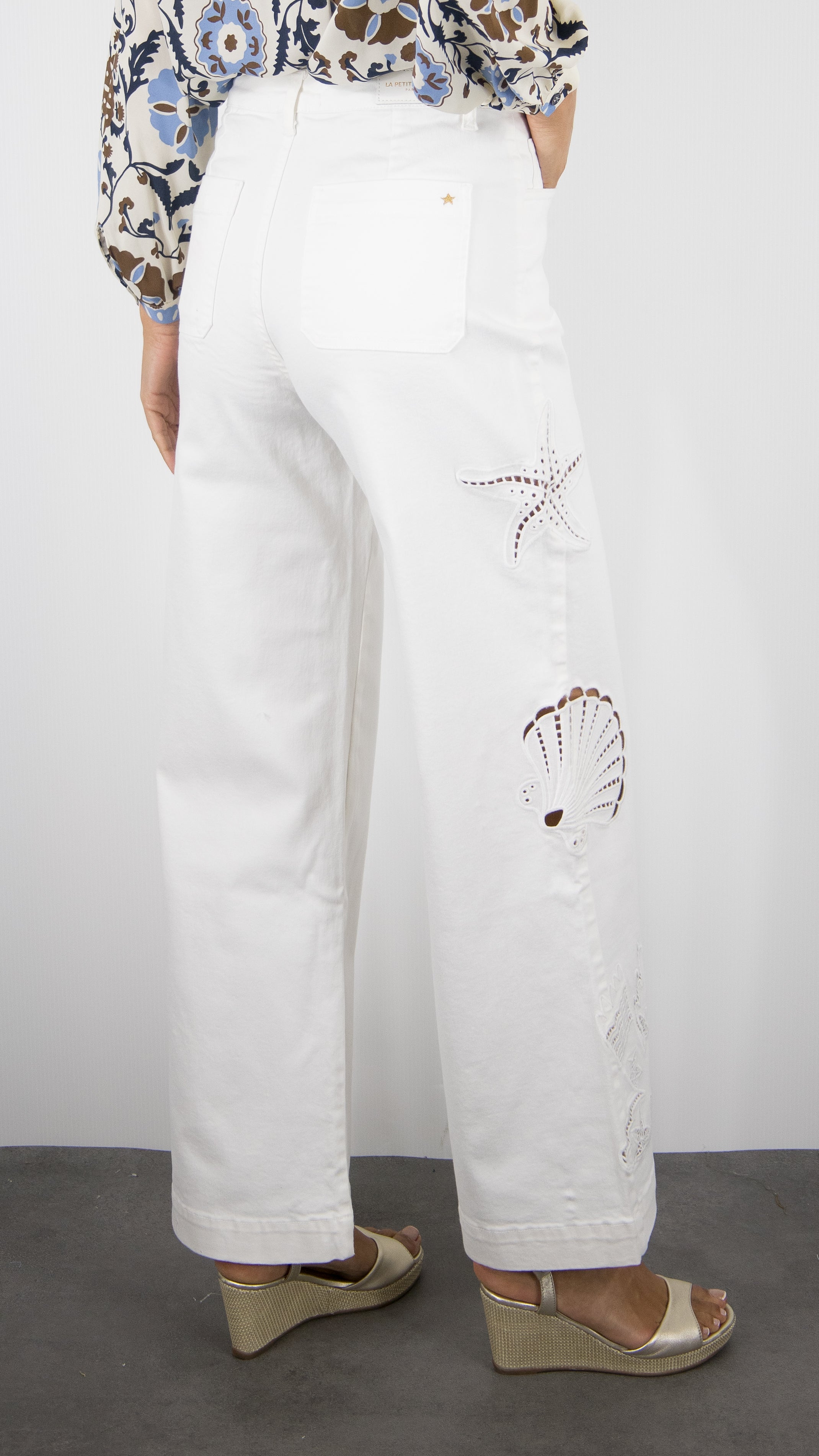 JEANS LARGE BRODE ECRU EN COTON POUR FEMME CET ETE LA PETITE ETOILE ATLANTYS 
