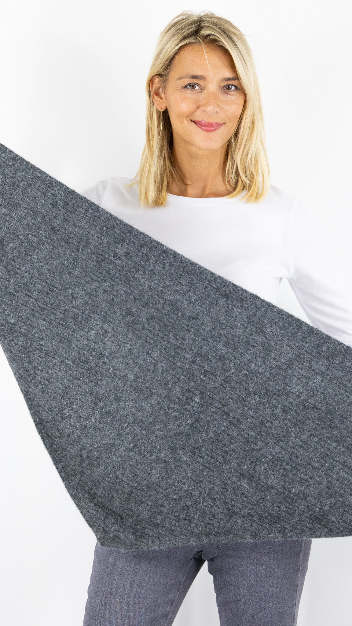 ECHARPE TRIANGLE EN LAINE ET ALPAGA POUR FEMME DES PETITS HAUTS AUBELLE#COLOR_ANTHRACITE