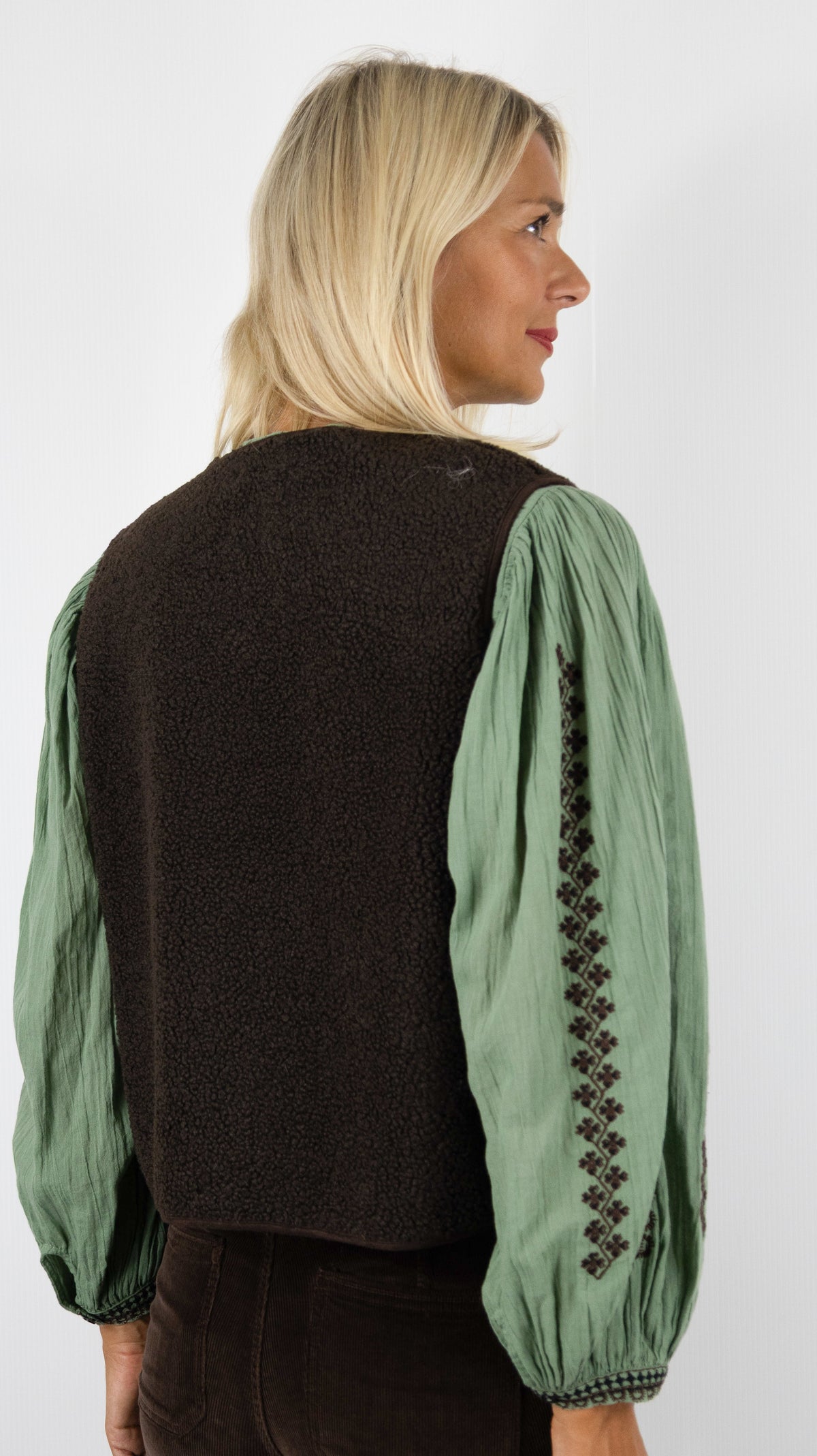 GILET SANS MANCHES MOUTON POUR FEMME IT HIPPIE K202-384#COLOR_MARRON