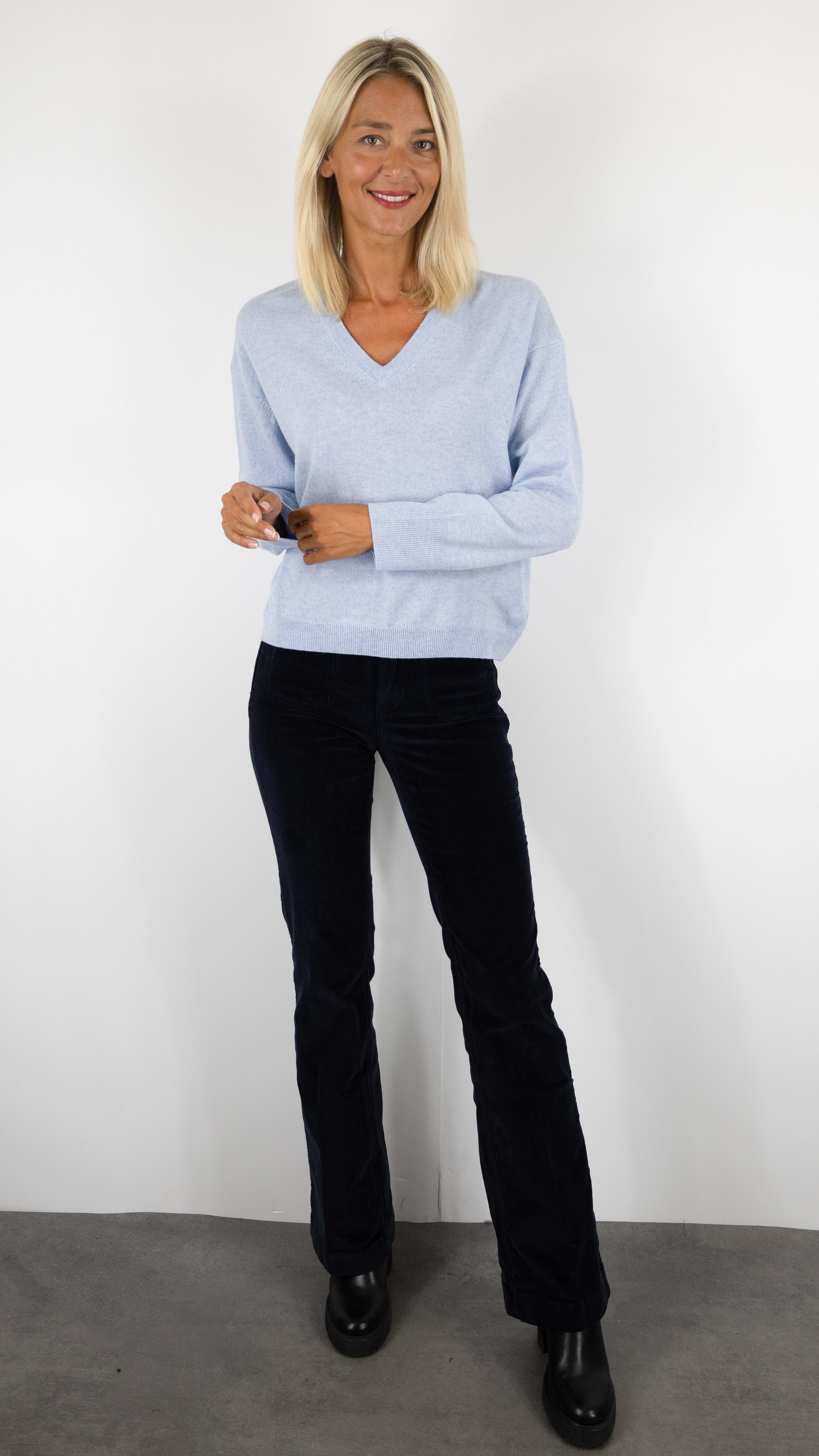 PULL COL V EN LAINE POUR FEMME NOT SHY WARREN#COLOR_CIEL CHINE