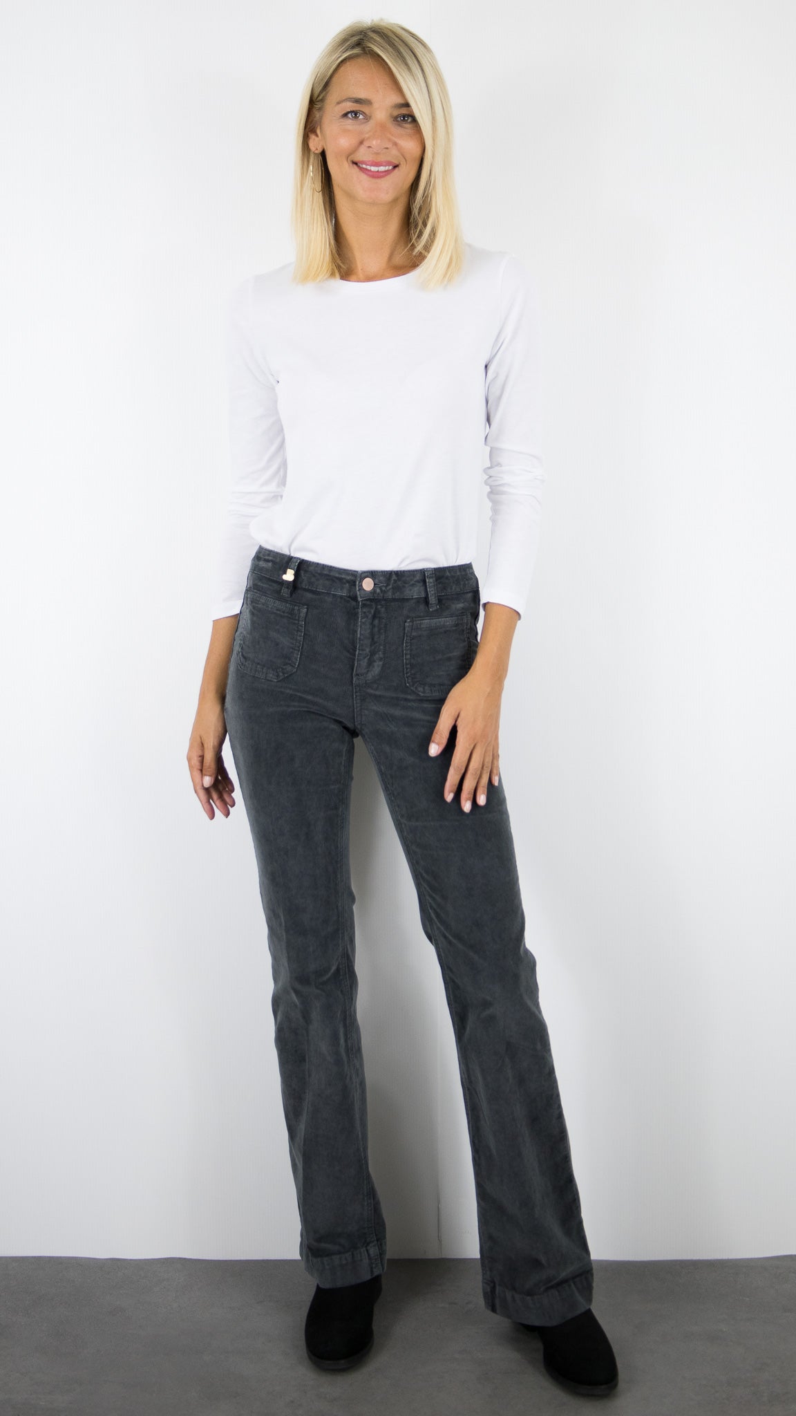 JEANS FLARE EN VELOURS GRIS CARBONE POUR FEMME JANE BLUE BASTILLE TINYCORD PIGMENT