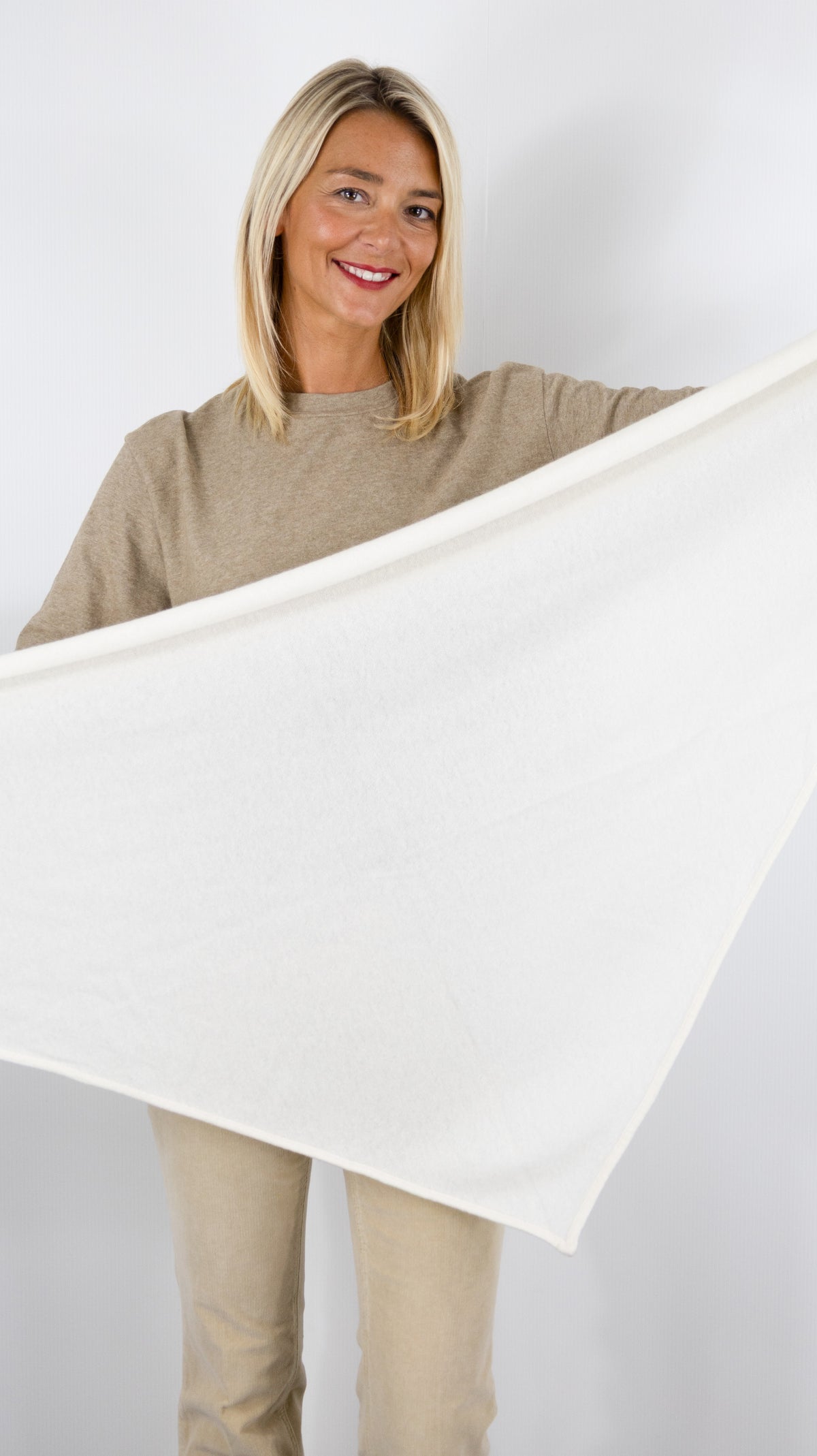 FOULARD EN POINTE EN CACHEMIRE NOT SHY ELEONORE#COLOR_ECRU