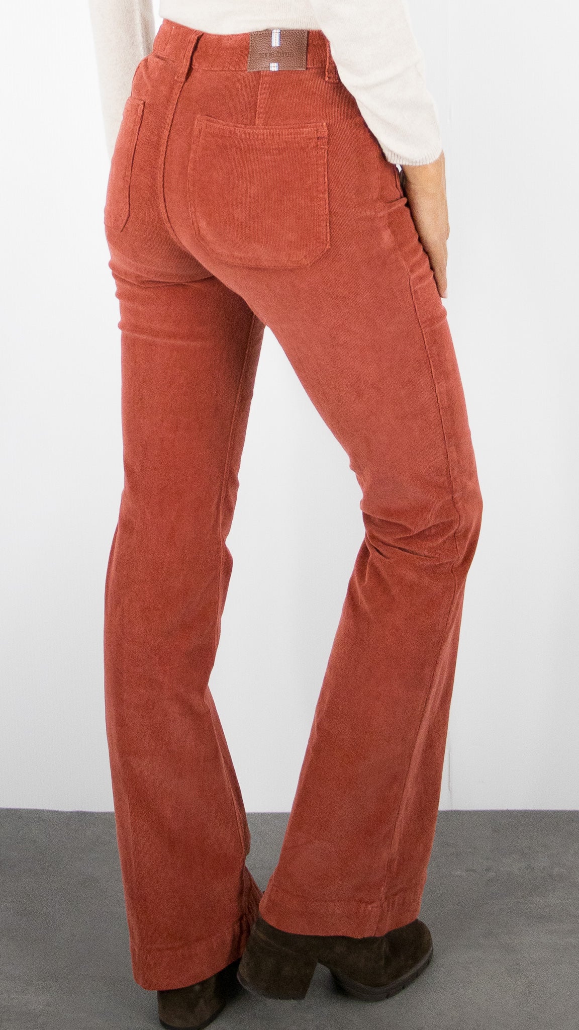JEANS FLARE EN VELOURS MILLERAIES POUR FEMME JANE BLUE BASTILLE TINY CORD#COLOR_TERRACOTTA/BRIQUE