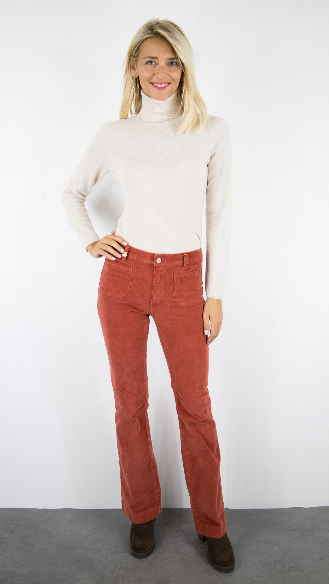 JEANS FLARE EN VELOURS MILLERAIES POUR FEMME JANE BLUE BASTILLE TINY CORD#COLOR_TERRACOTTA/BRIQUE