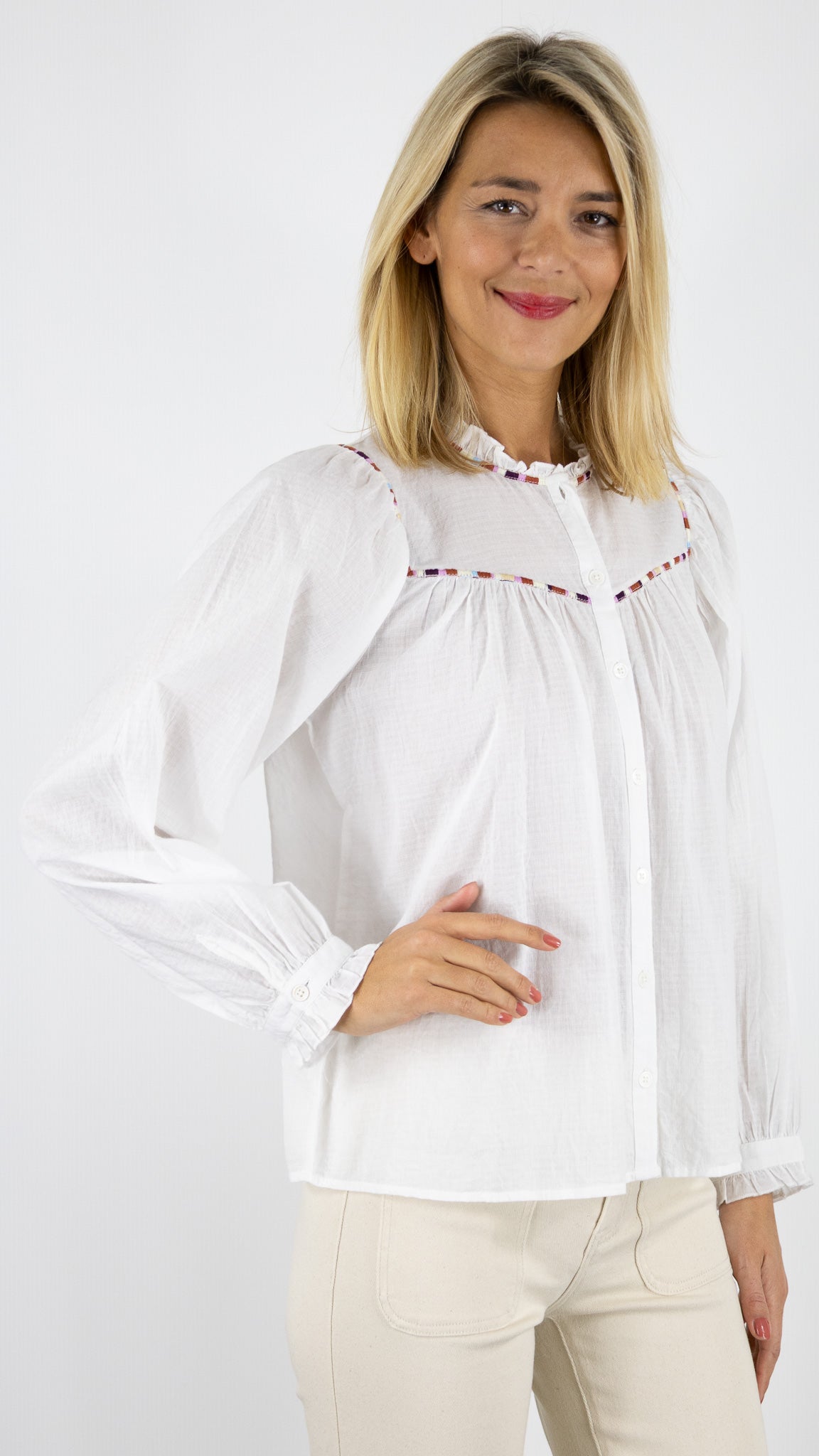 BLOUSE VOLANTE ET BRODEE EN COTON LA PETITE ETOILE BEATTIE BLANC