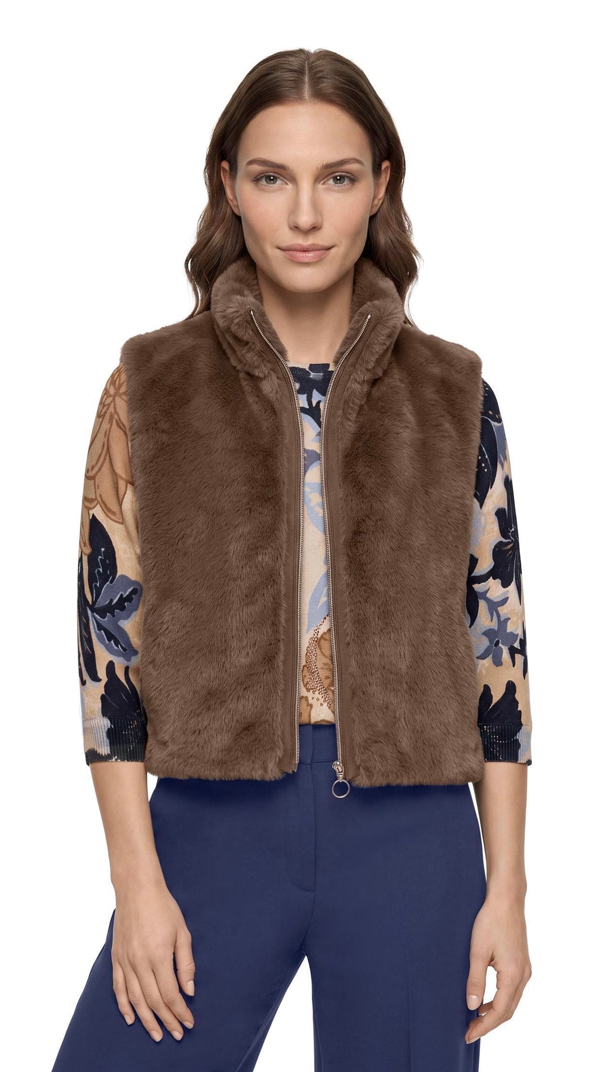 GILET SANS MANCHES EN FAUSSE FOURRURE BETTY BARCLAY 7241/2901#COLOR_7048/DARK COFFEE