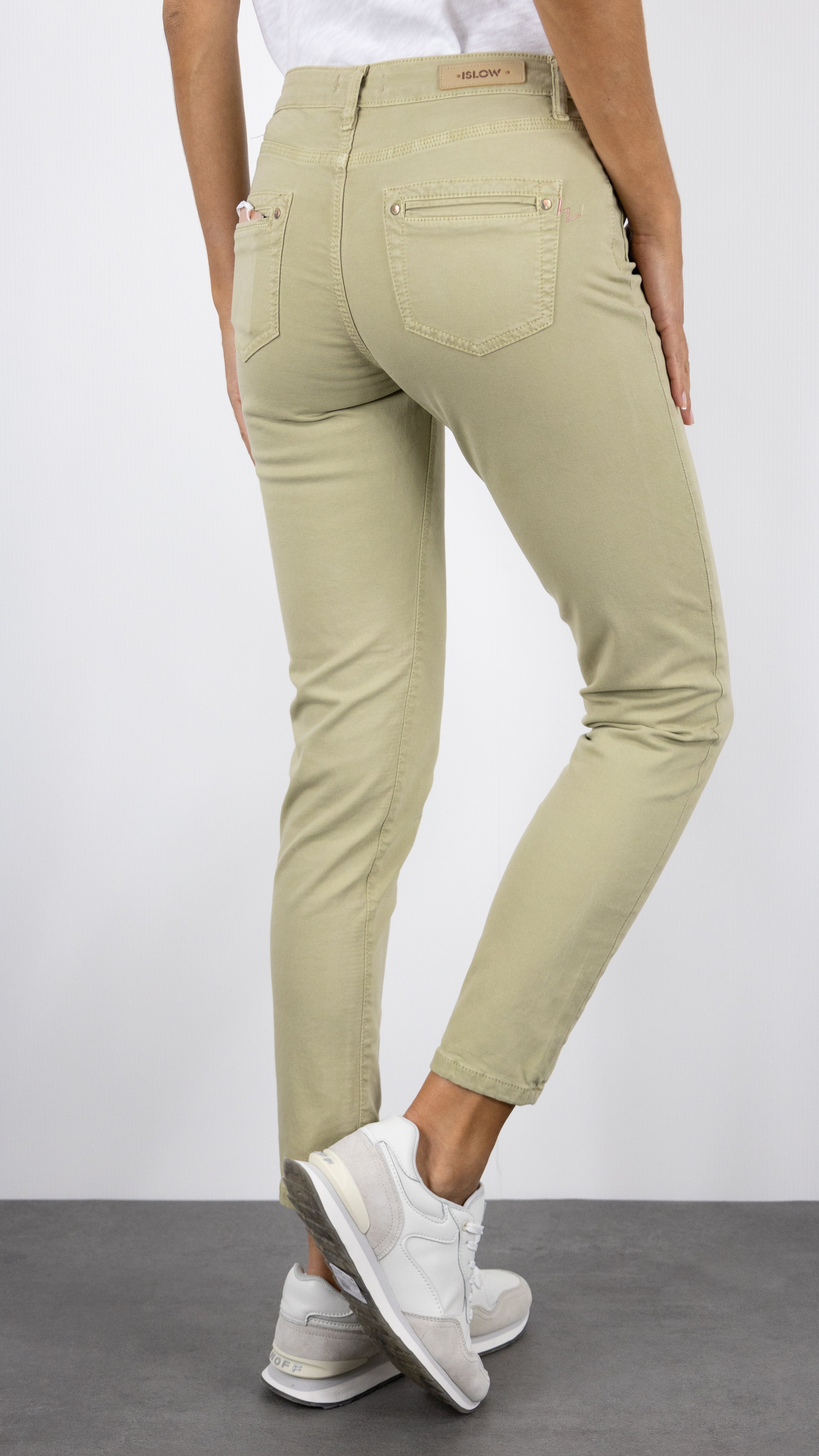 PANTALON SLIM EN COTON LYCRA POUR FEMME ISLOW CLARA SATIN LYCRA#COLOR_VERVEINE/KAKI CLAIR