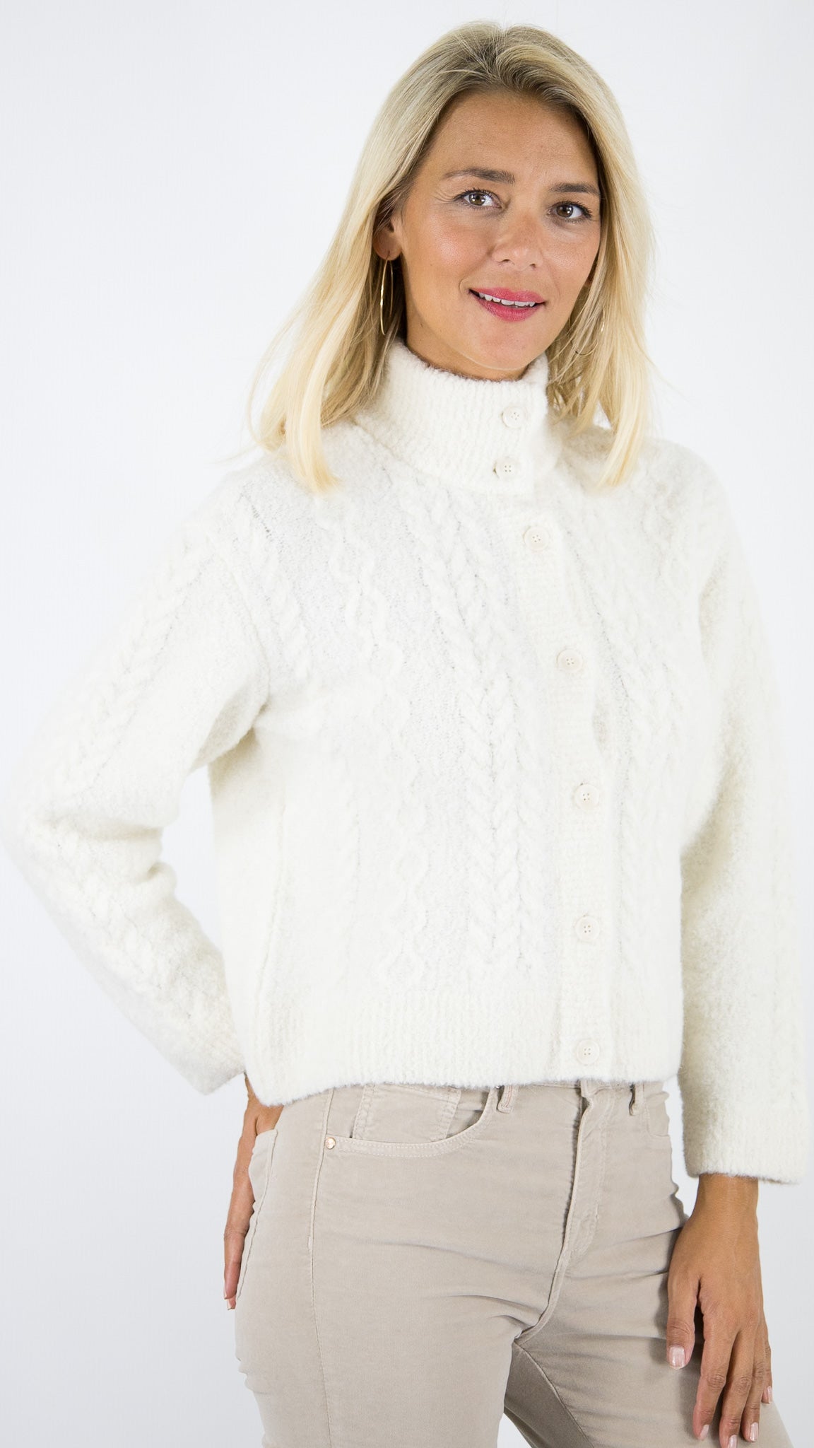 GILET EN ALPAGA MAILLE TORSADEE COL MONTANT CREME ECRU DES PETITS HAUTS CROQUITO