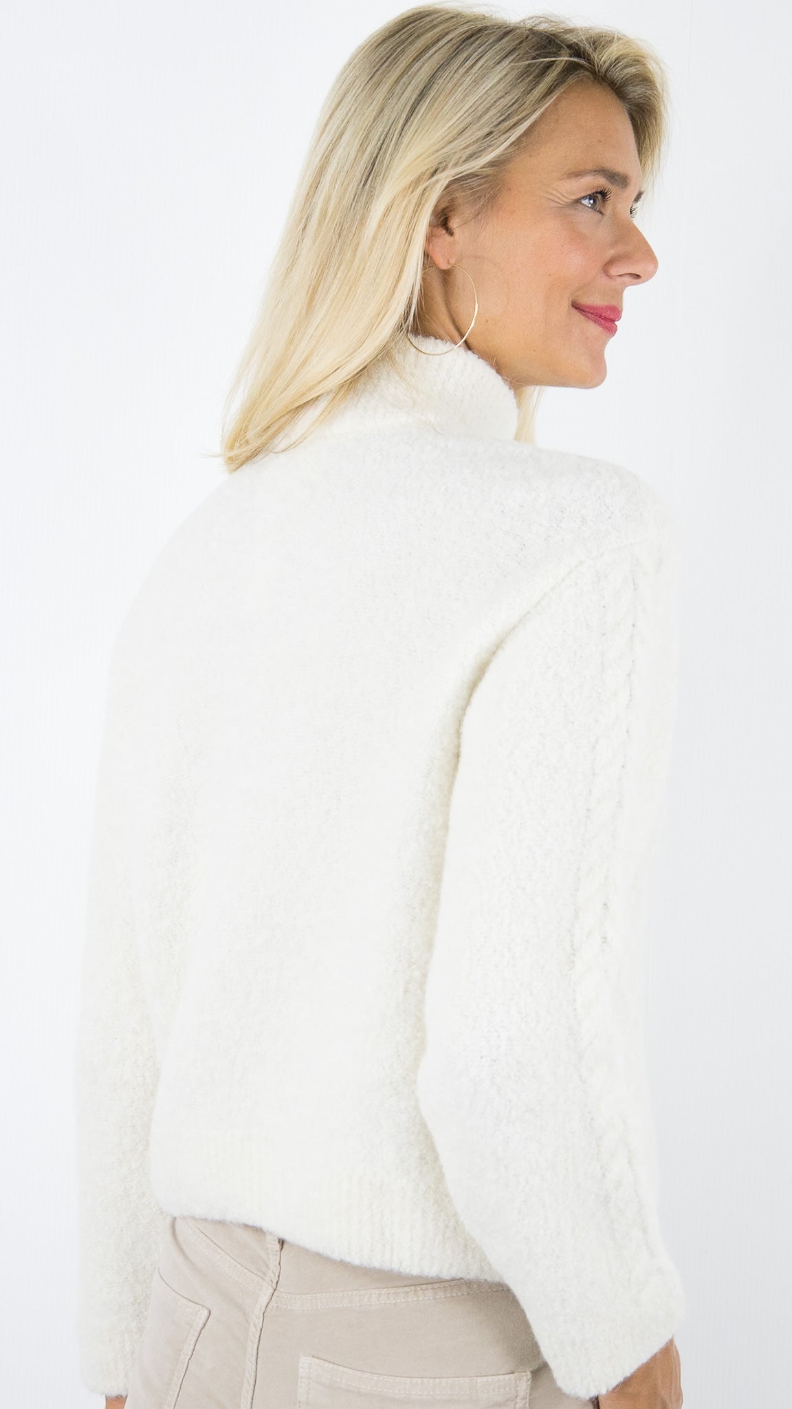GILET EN ALPAGA MAILLE TORSADEE COL MONTANT CREME ECRU DES PETITS HAUTS CROQUITO