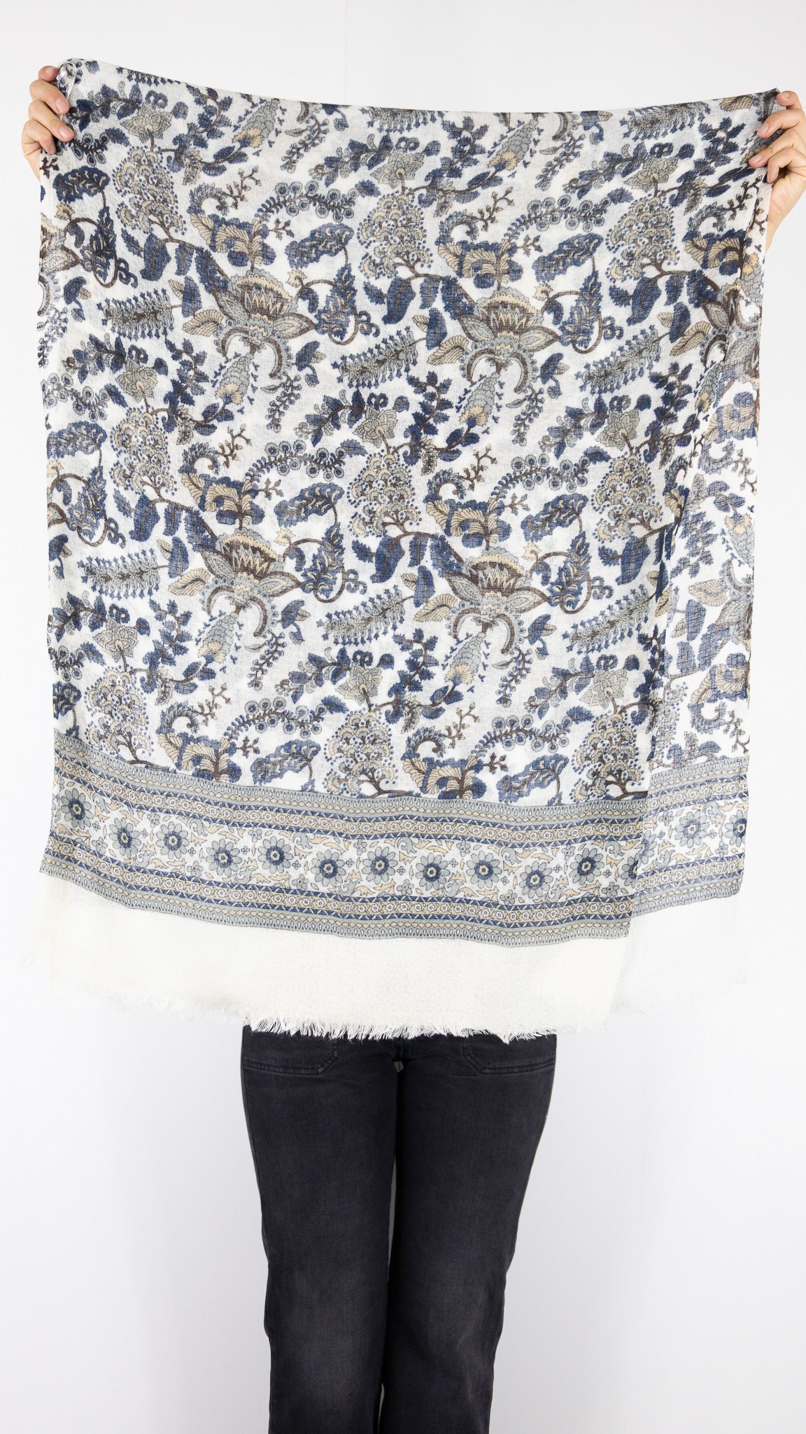 ECHARPE IMPRIMEE EN LAINE NATUREL MARINE GERARD DAREL DCH22 C282