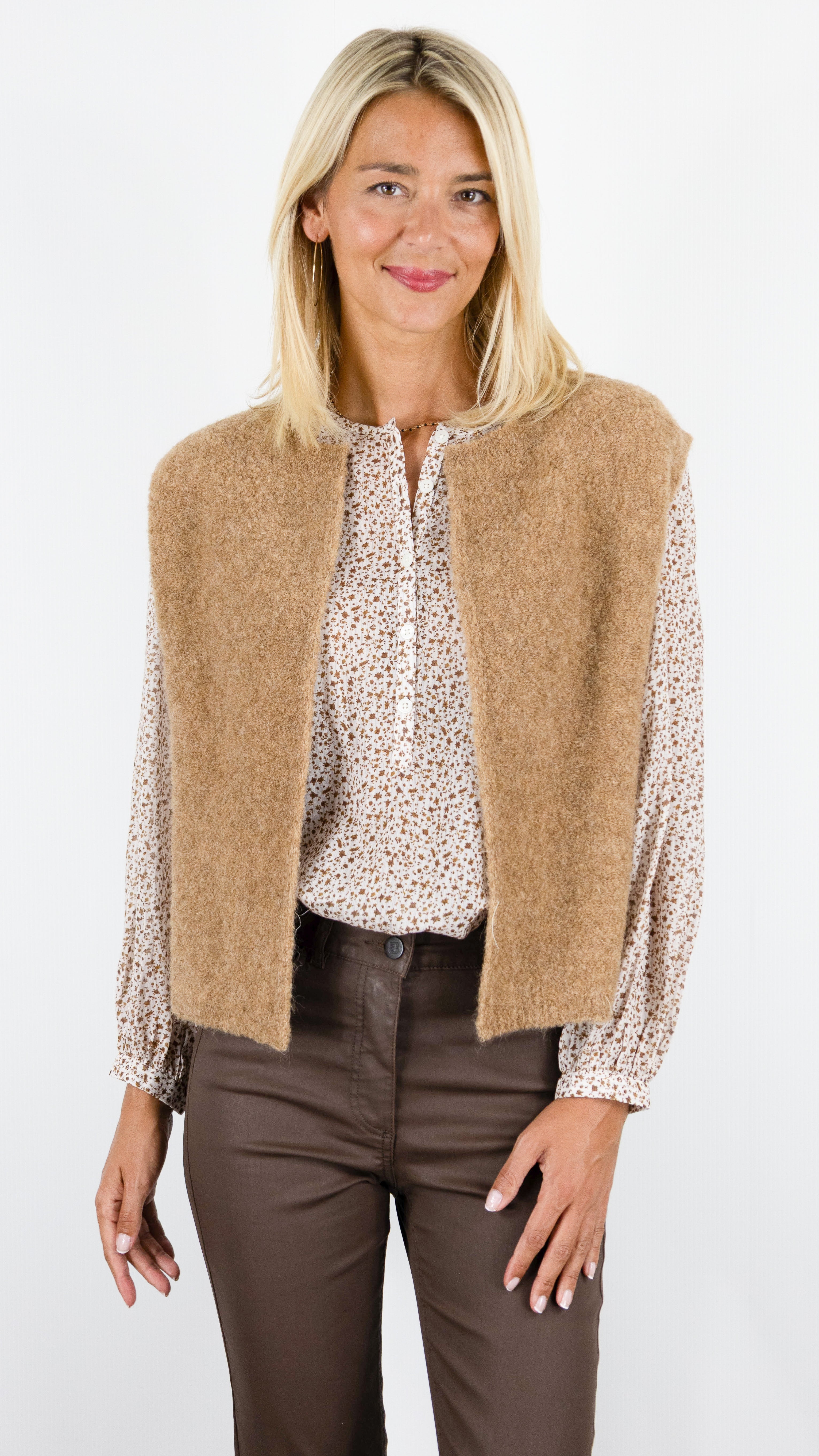 GILET SANS MANCHES MAILLE MOUSSEUSE POUR FEMME DES PETITS HAUTS ACHILLE#COLOR_CHAMOIS CAMEL