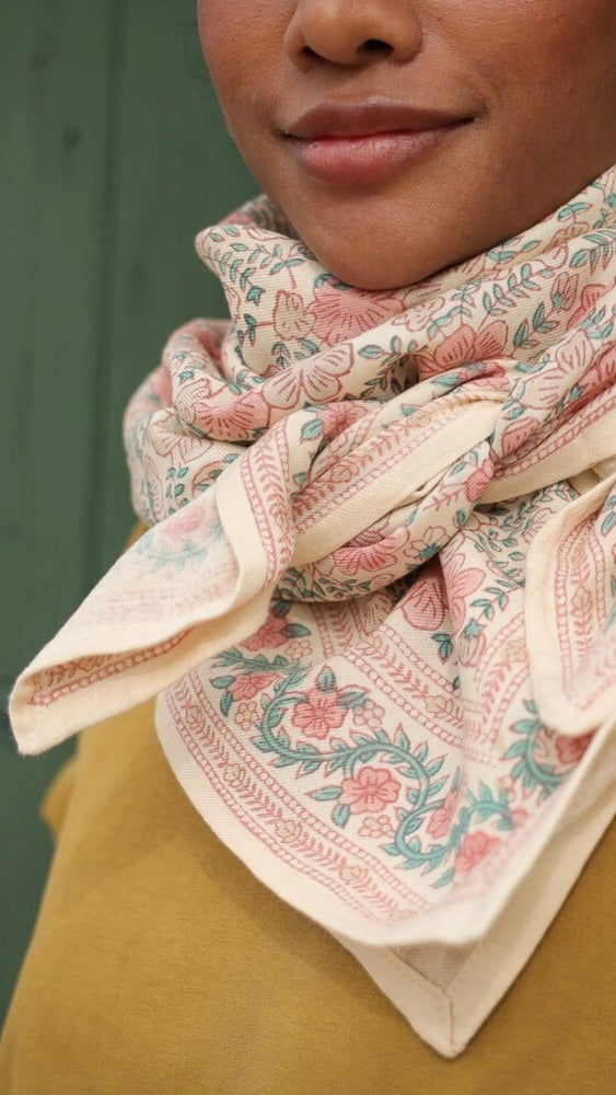FOULARD IMPRIME FLEURI 100% COTON BELLEMME ELLIS#COLOR_POUDRE