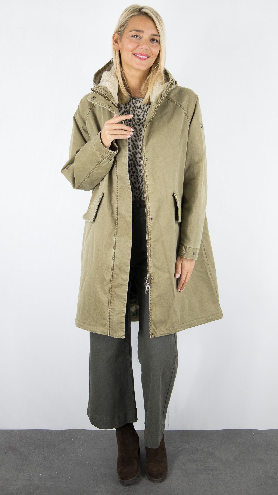 PARKA EVASEE EN COTON AVEC CAPUCHE FOURRURE MOUTON POUR FEMME BLONDE N°8 EMMA T