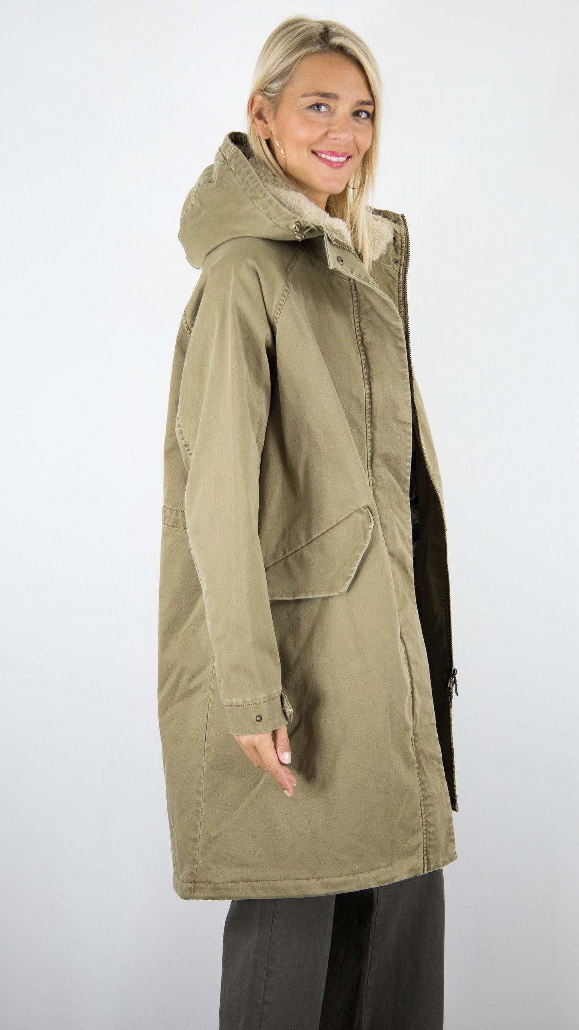 PARKA EVASEE EN COTON AVEC CAPUCHE FOURRURE MOUTON POUR FEMME BLONDE N°8 EMMA T
