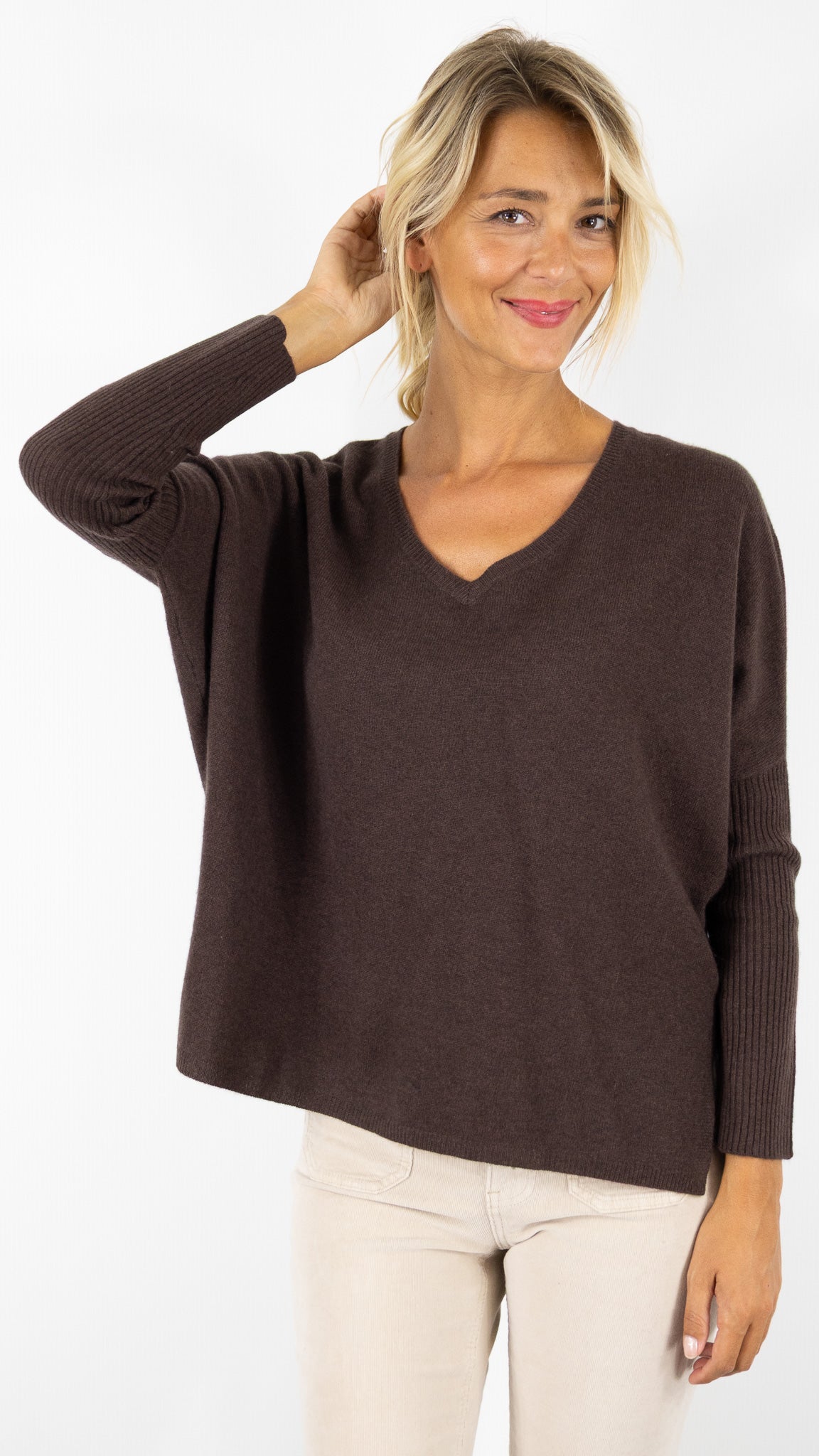 PULL V EN CACHEMIRE FAUSTINE NOT SHY#COLOR_COFFEE/CAFE