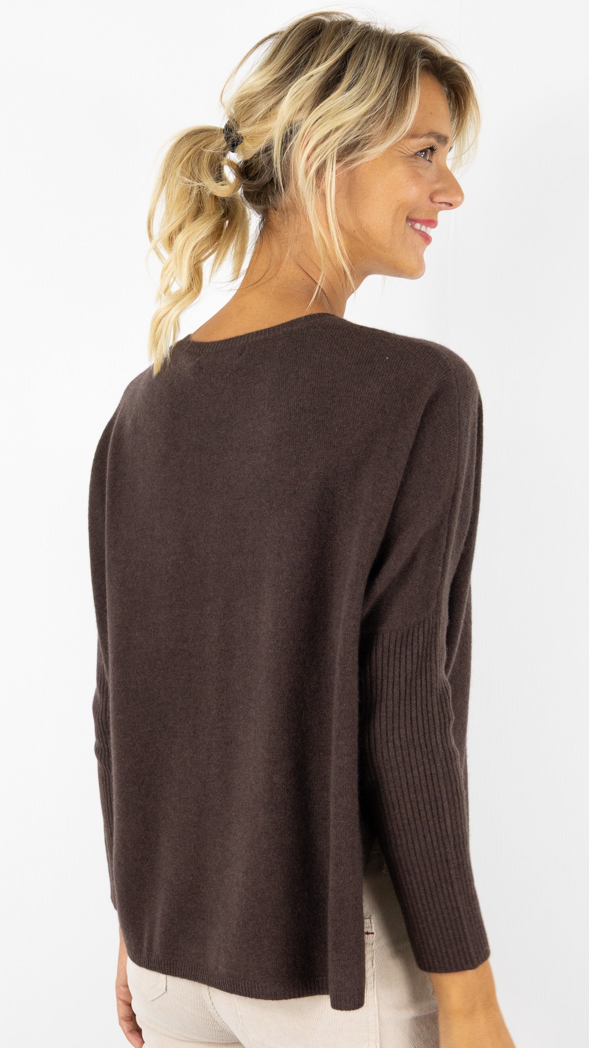 PULL V EN CACHEMIRE FAUSTINE NOT SHY#COLOR_COFFEE/CAFE