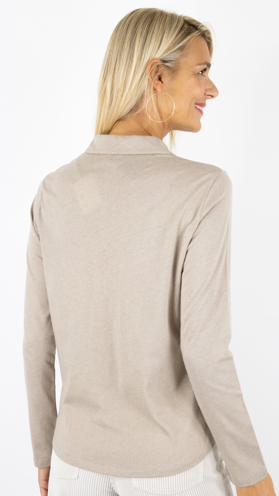 TEE-SHIRT COL POLO EN COTON CACHEMIRE MAJESTIC FCH160 M005#COLOR_683/DESERT BEIGE