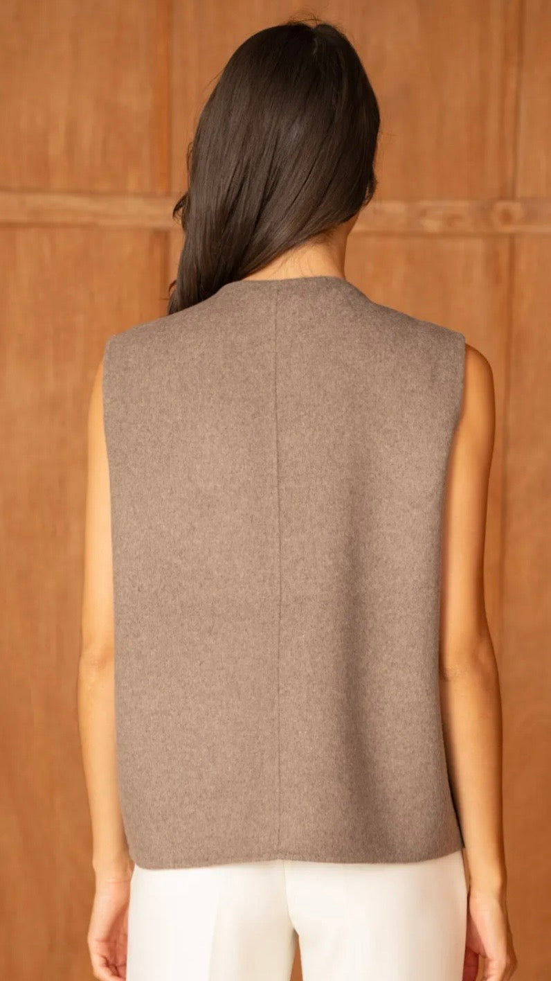 VESTE SANS MANCHES EN LAINE TAUPE POUR FEMME ATTENTIF G26095 