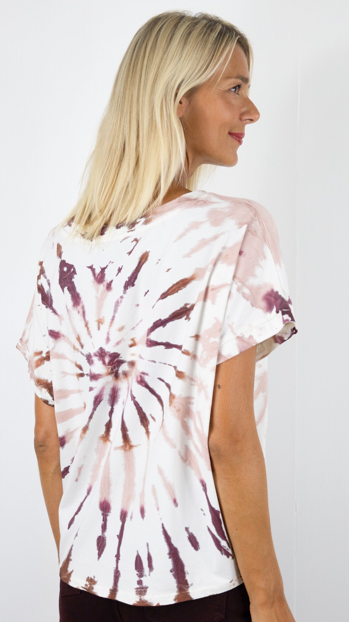 TEE-SHIRT IMPRIME TIE AND DYE EN COTON POUR FEMME LUK AP LK7786 ZR H27#COLOR_PRUNE/CAMEL