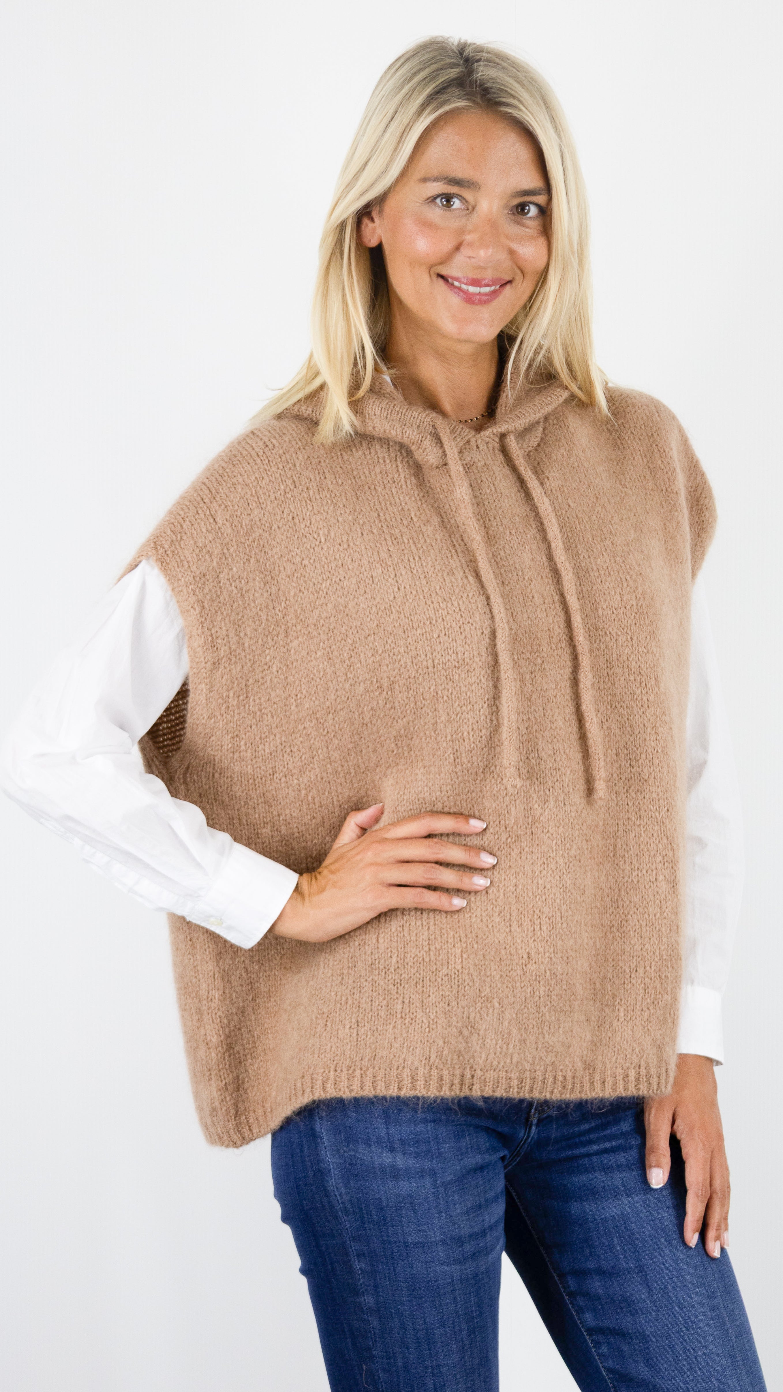PULL AMPLE À CAPUCHE SANS MANCHES POUR FEMME ANDROMEDE H2489#COLOR_CAMEL
