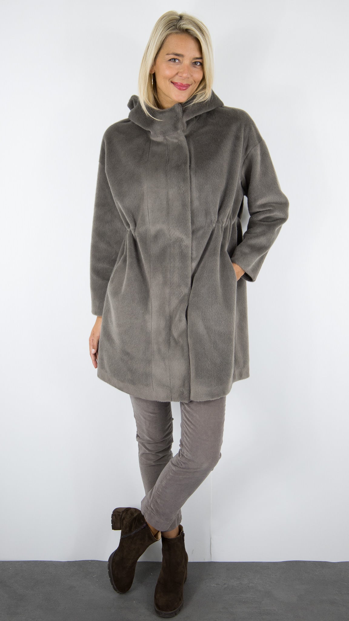 MANTEAU 7/8 EN FAUSSE FOURRURE LOU ANDREA HAPPY PM BEIGE#COLOR_15/TAUPE
