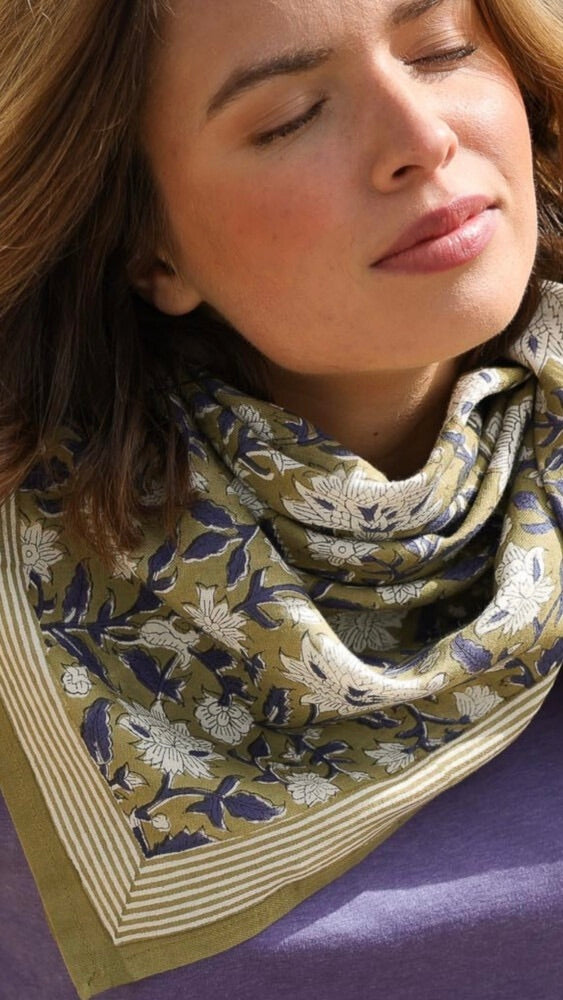FOULARD IMPRIME FLORAL KAKI EN COTON  BELLEMME HARPER 