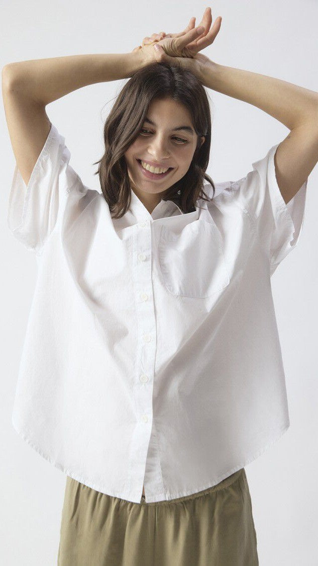 CHEMISE AMERICAN VINTGAGE MANCHES COURTES AMPLE POCHE SUR L'AVANT ET BOUTTONAGE BLANC