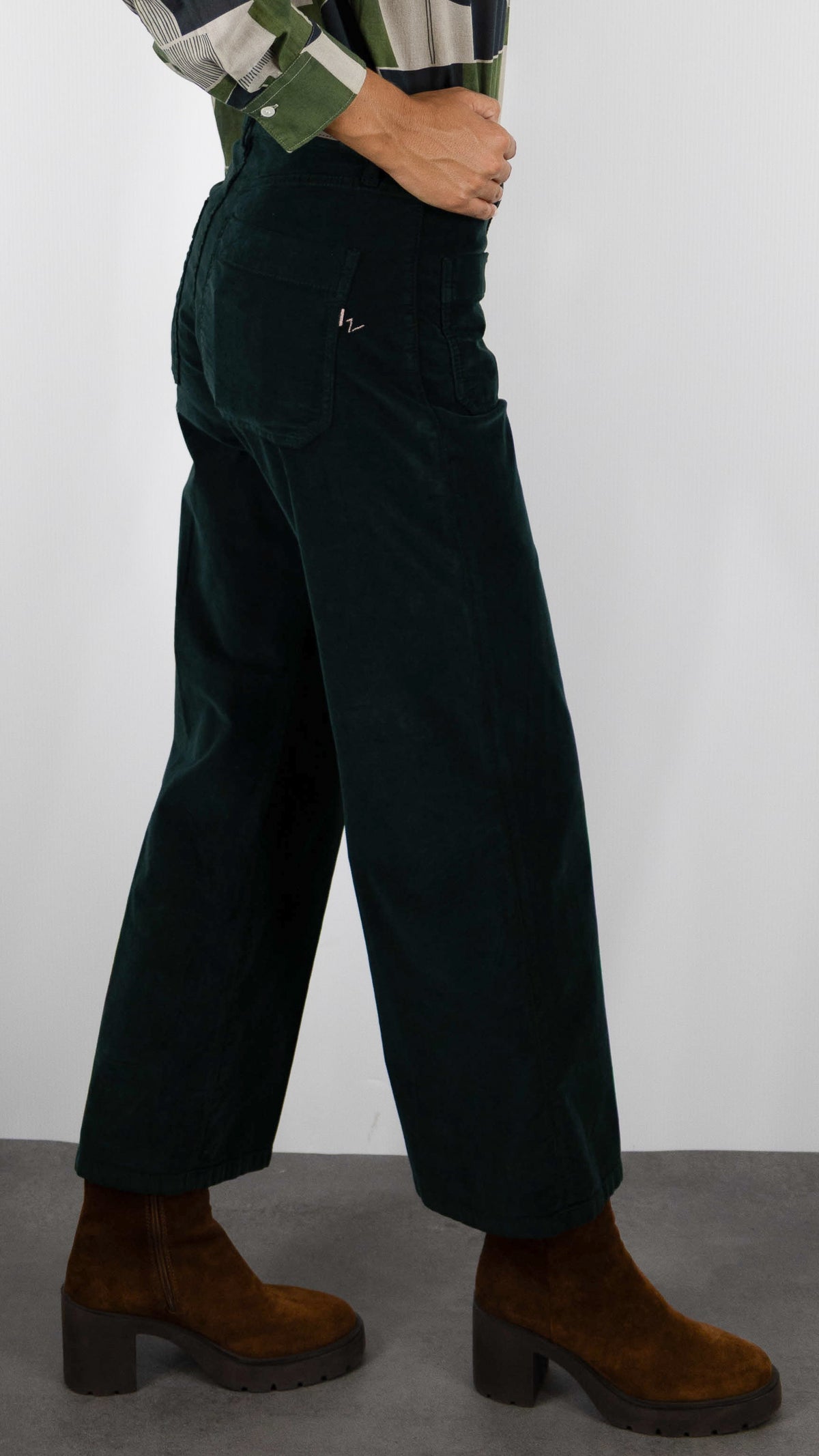 PANTALON EVASE 7/8 EN VELOURS POUR FEMME ISLOW HOPE PALATINE CORD#COLOR_SEQUOIA/VERT BOUTEILLE